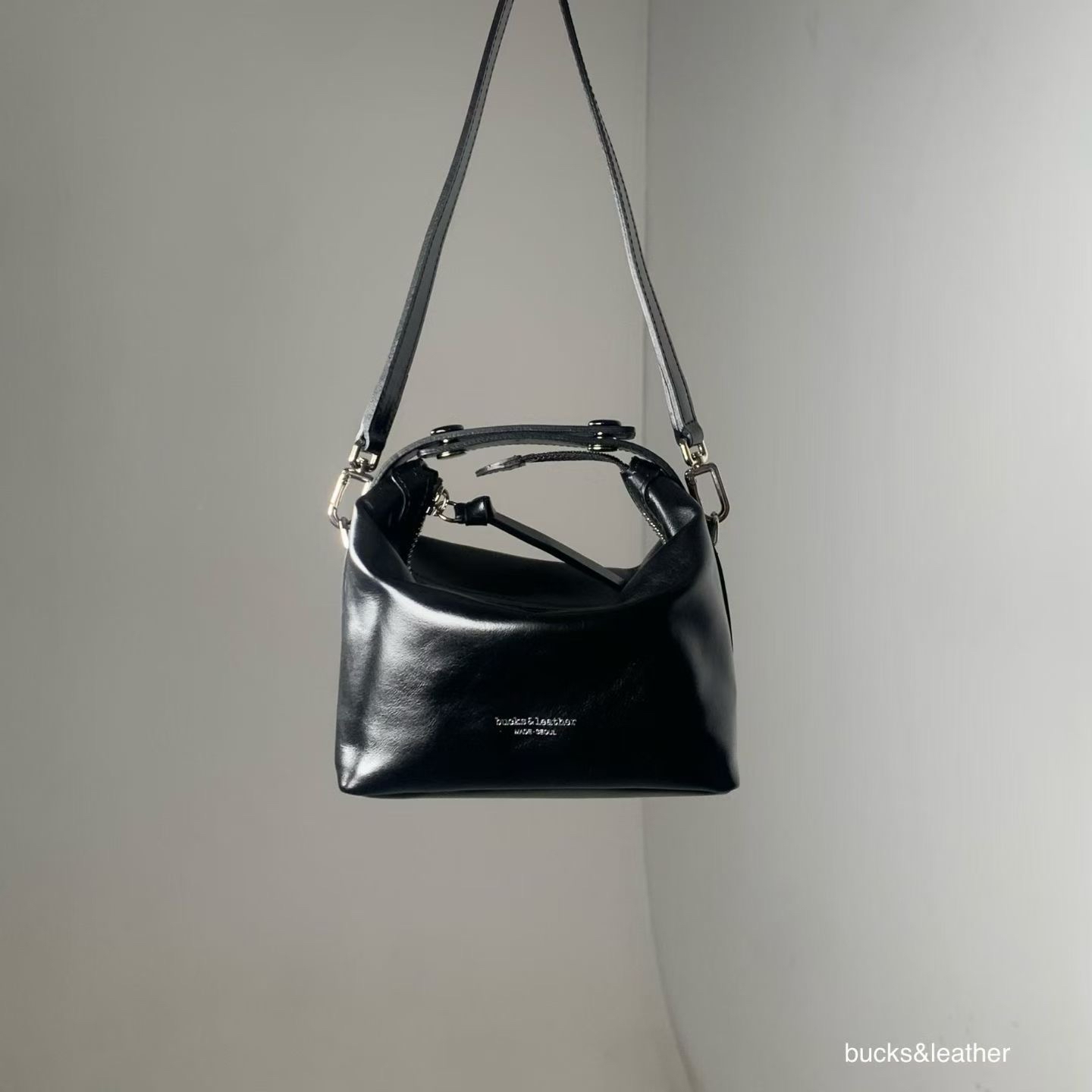 BUTTON CROSS BAG 光面牛皮 | 羊皮