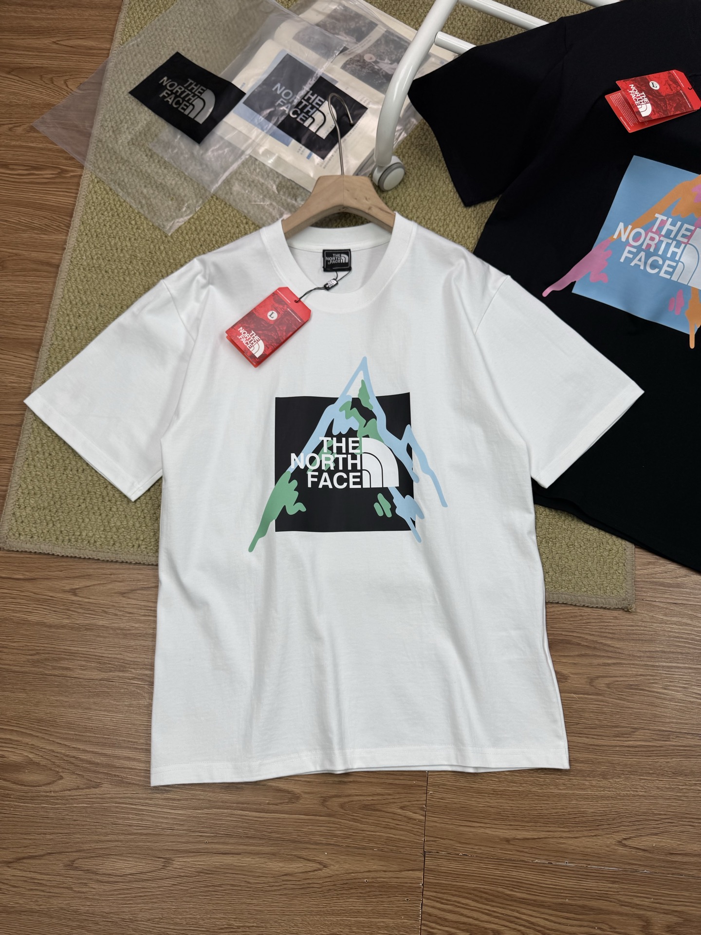 $168件。2件起$ 158件。The North Face 北面 全棉重磅Logo短袖T恤（男女同款）