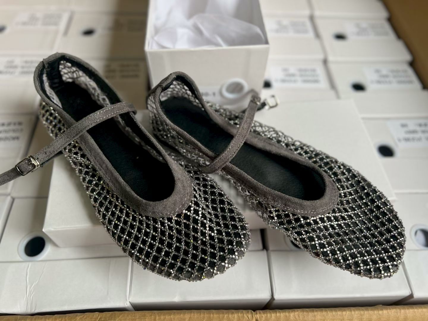 東大門女裝| 碎鑽Mary Jane(Grey / Black 230=36)