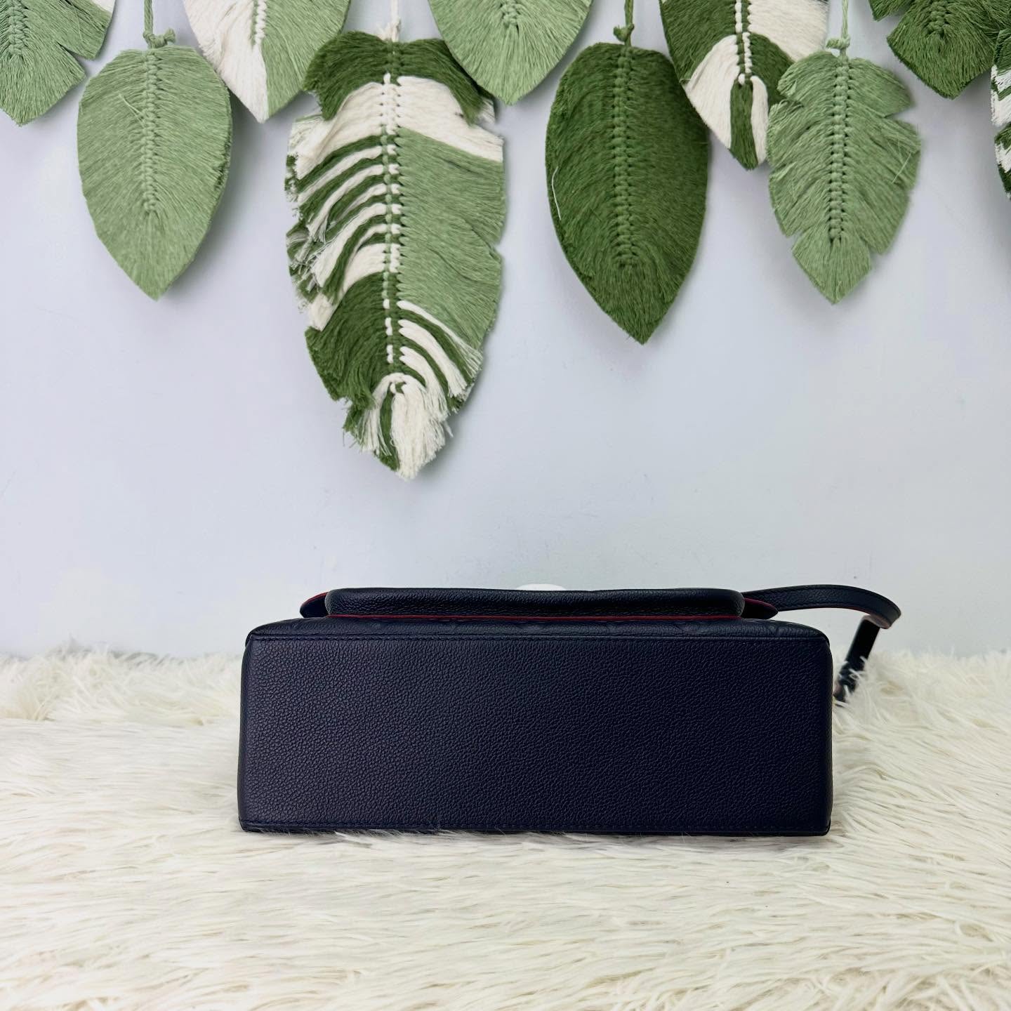 LV 🤍PRE OWNED Marignan 海軍藍真皮壓紋郵差包 💙