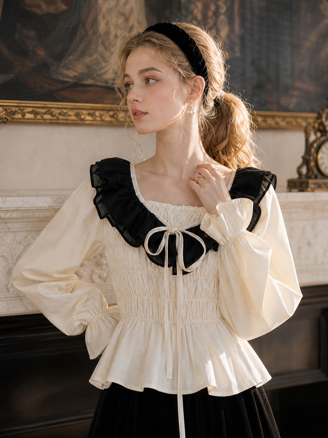 天鵝湖的古典詠嘆 ∙ 黑白撞色荷葉邊腰身宮廷風襯衫  Swan Lake's Classical Aria ∙ Black & White Contrast Ruffle Smocked Blouse