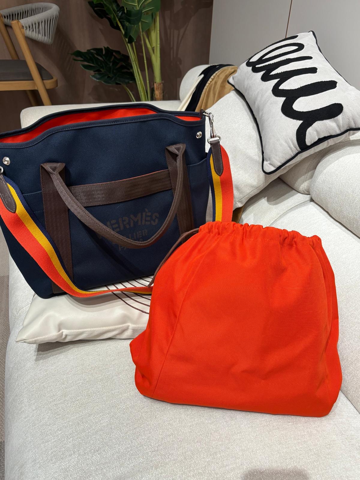 HERMES Grooming tote bag Stamp C shoulder bag Navy 100%Authentic,98%new✅strap✅dust bag  