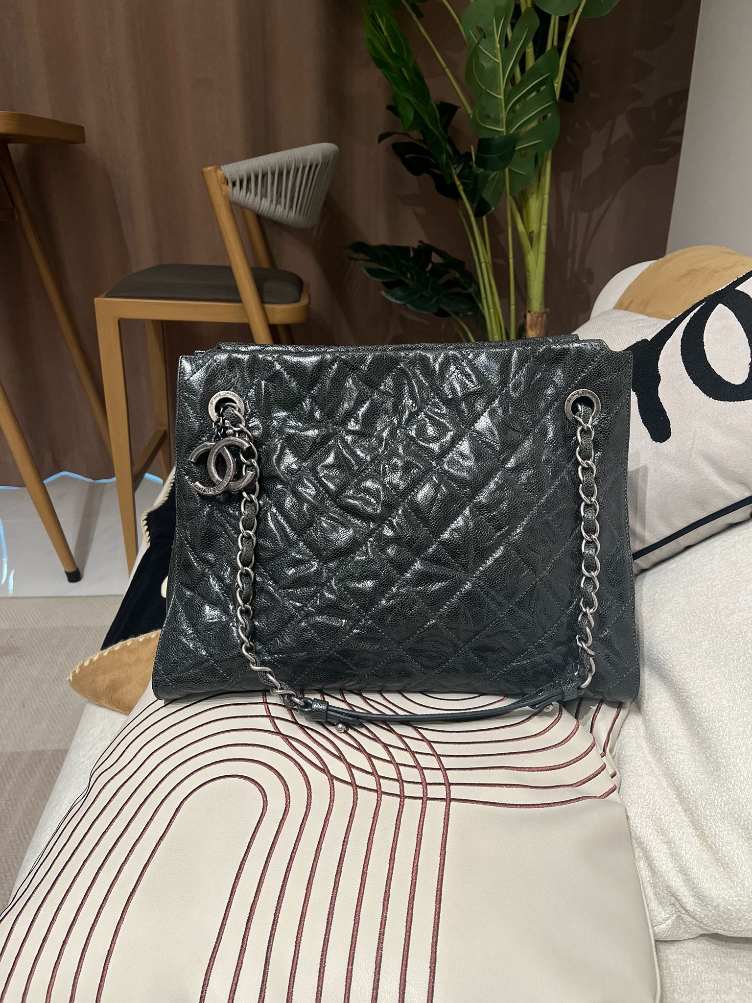 Chanel shoulder bag 牛皮復古銀扣 100%Authentic,95%new ✅貼✅dust bag
