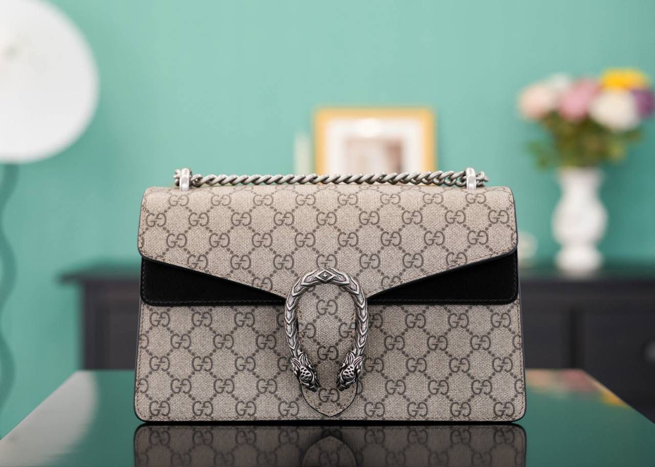 🥯GG Dionysus系列小号手袋酒神 老花黑 28cm GG家入门级小包推荐，酒神里面的经典基础款 经典酒神扣搭配原厂小牛皮 出镜率非常高 简直是穿搭利器 官方款号 476432 尺寸迷你：16.5x10x4cm 尺寸小号：28x17x9cm