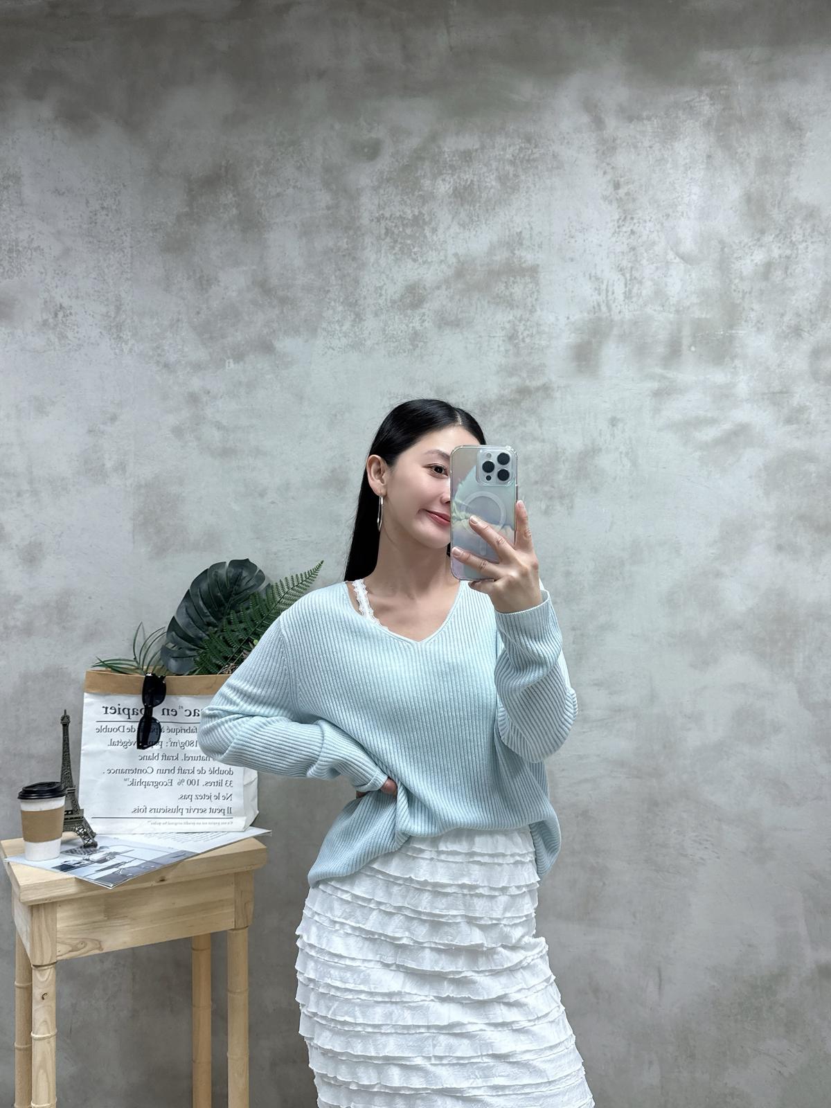 H11 V領百搭線Top