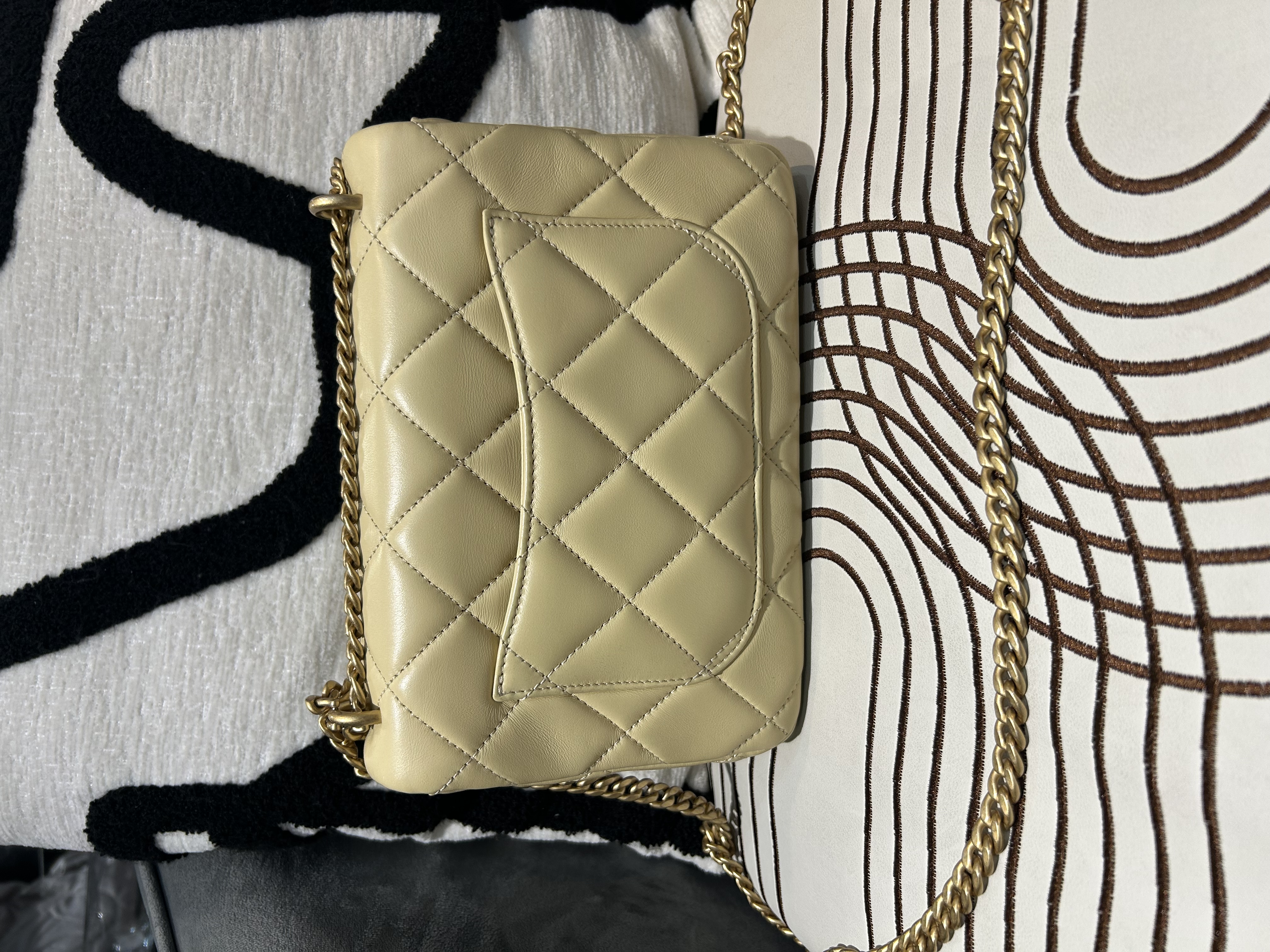 Chanel mini flap bag cc logo chain AS3114 100%Authentic ,98%new ✅專門店收據✅晶片✅dust bag✅盒 