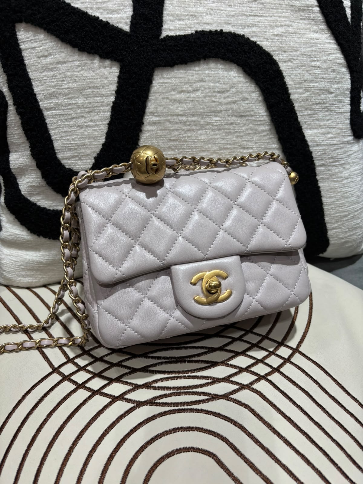 Chanel mini flap with pearl crush 金球方胖子 100%Authentic,98%new ✅晶片✅收據✅dust bag✅box