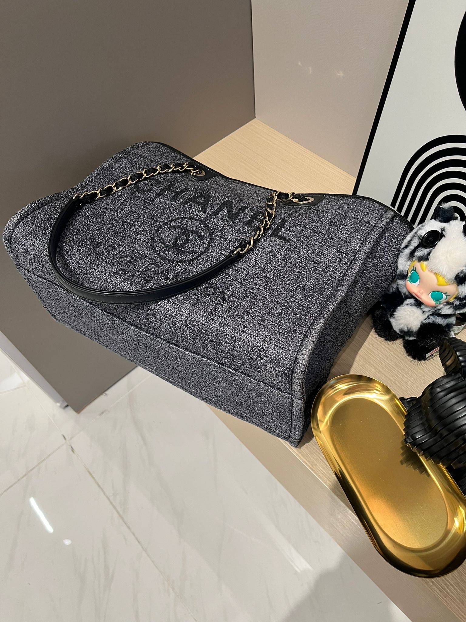 Chanel Deauville Medium 100%Authentic, 98%New ✅31Card ✅Dust bag 