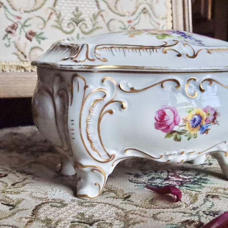 RARE! 1934-1949 Made in Germany JLMenau Graf Von Hennebert Porcelain Large Footed Trinket Box/Treasure Box(MT1705)