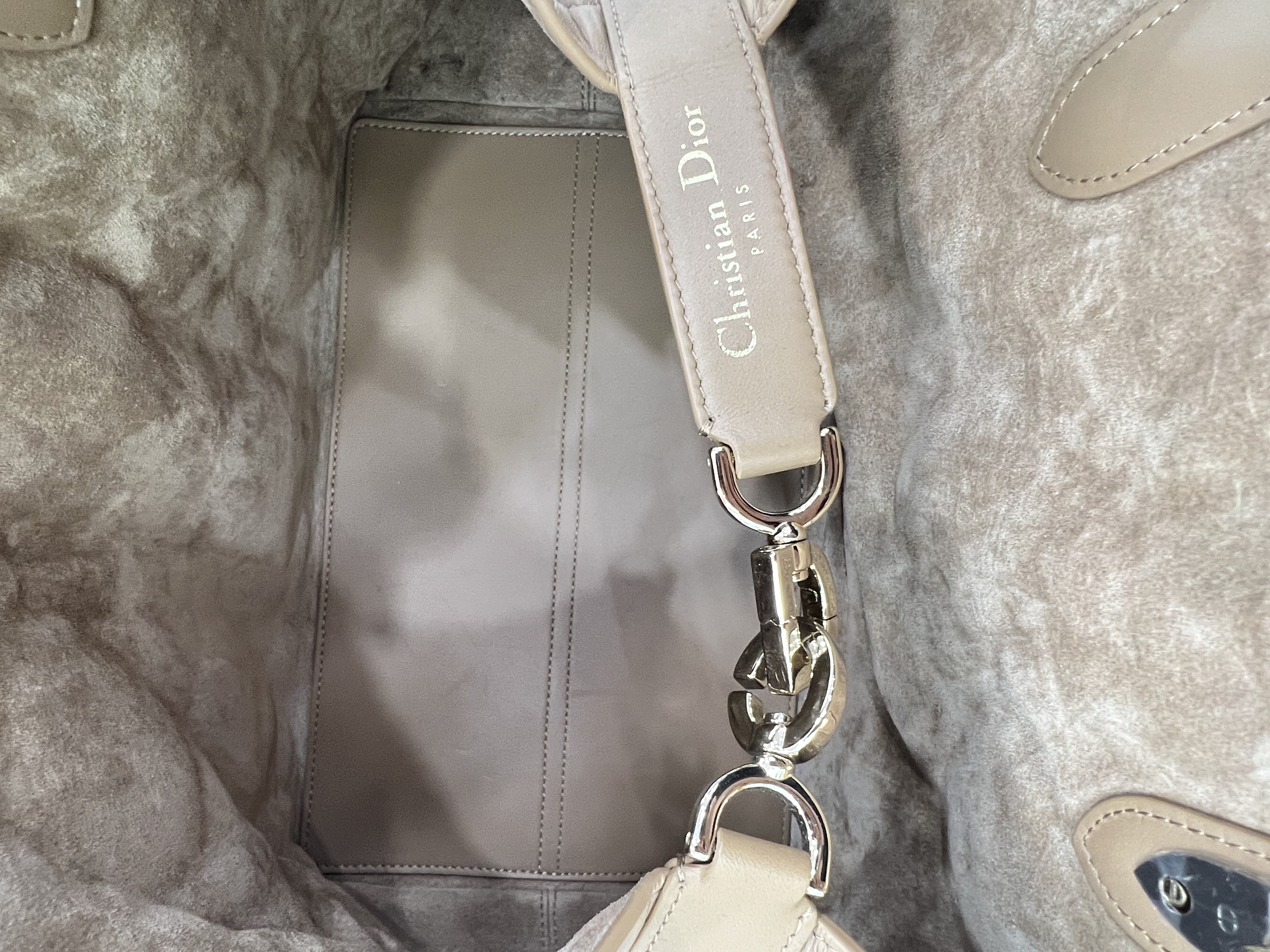 直播貨品 |  [1個-$100 2個-$300］KK44