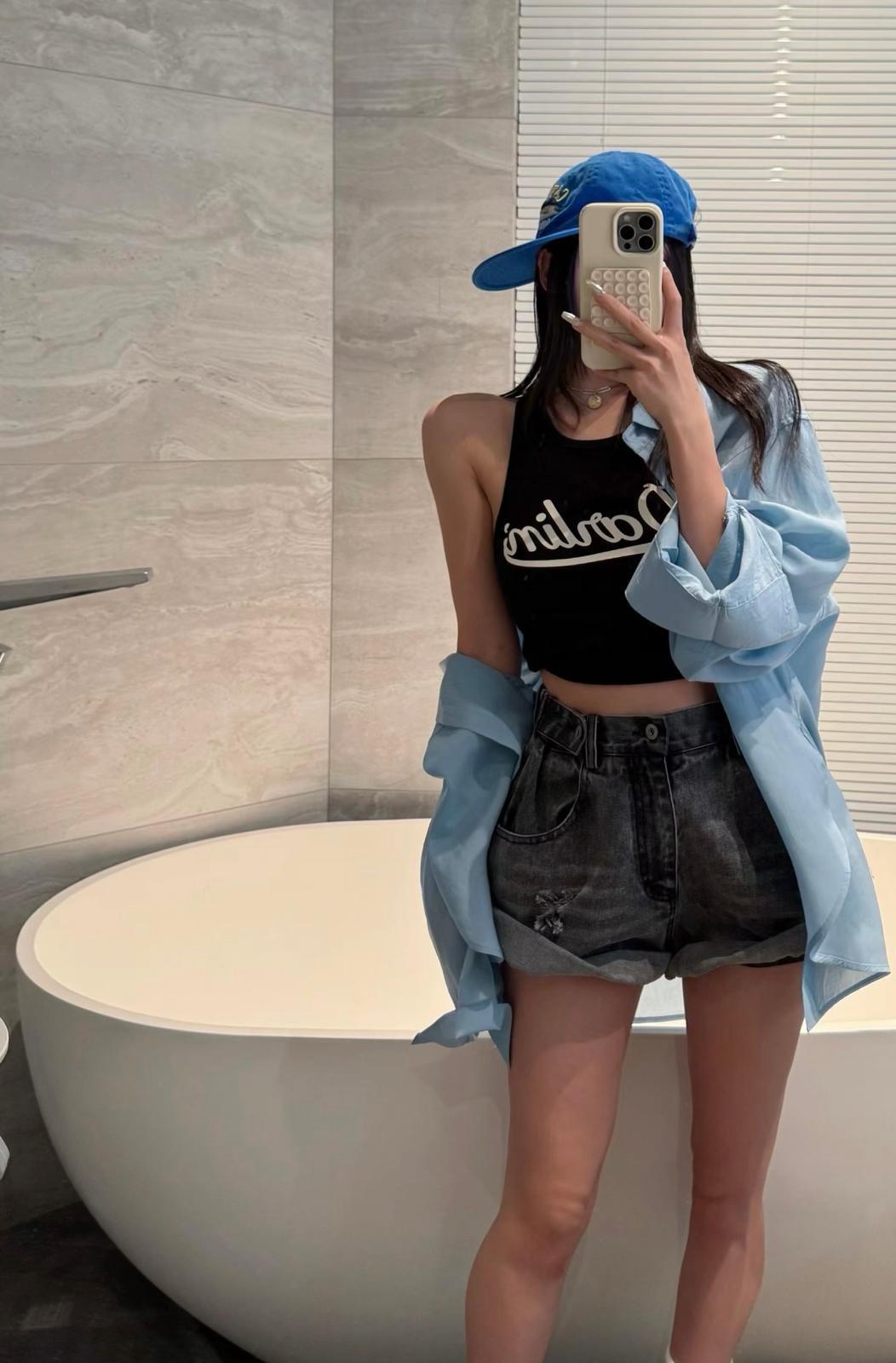 E12 入英文字背心