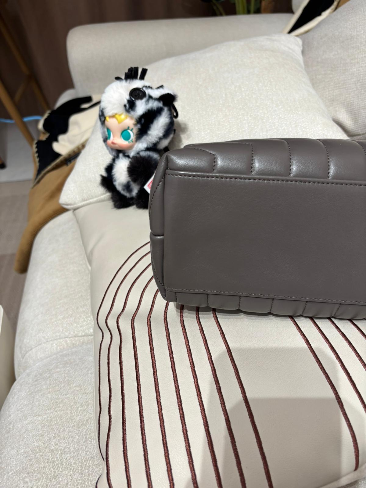 YSL Saint Laurent Loulou Grey Calfskin Chain Shoulder Bag  100%Authentic ,98%new  ✅ certificate card✅dust bag