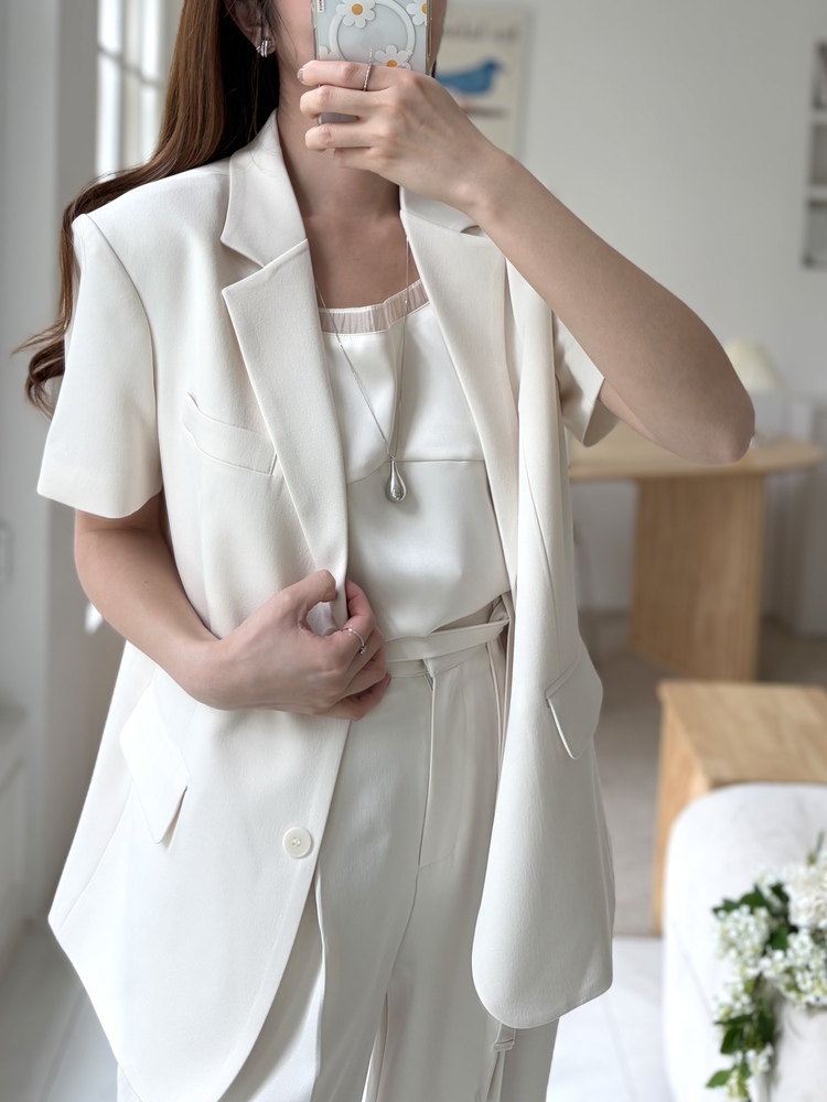 Aveline Relaxed Fit Blazer (Ivory)