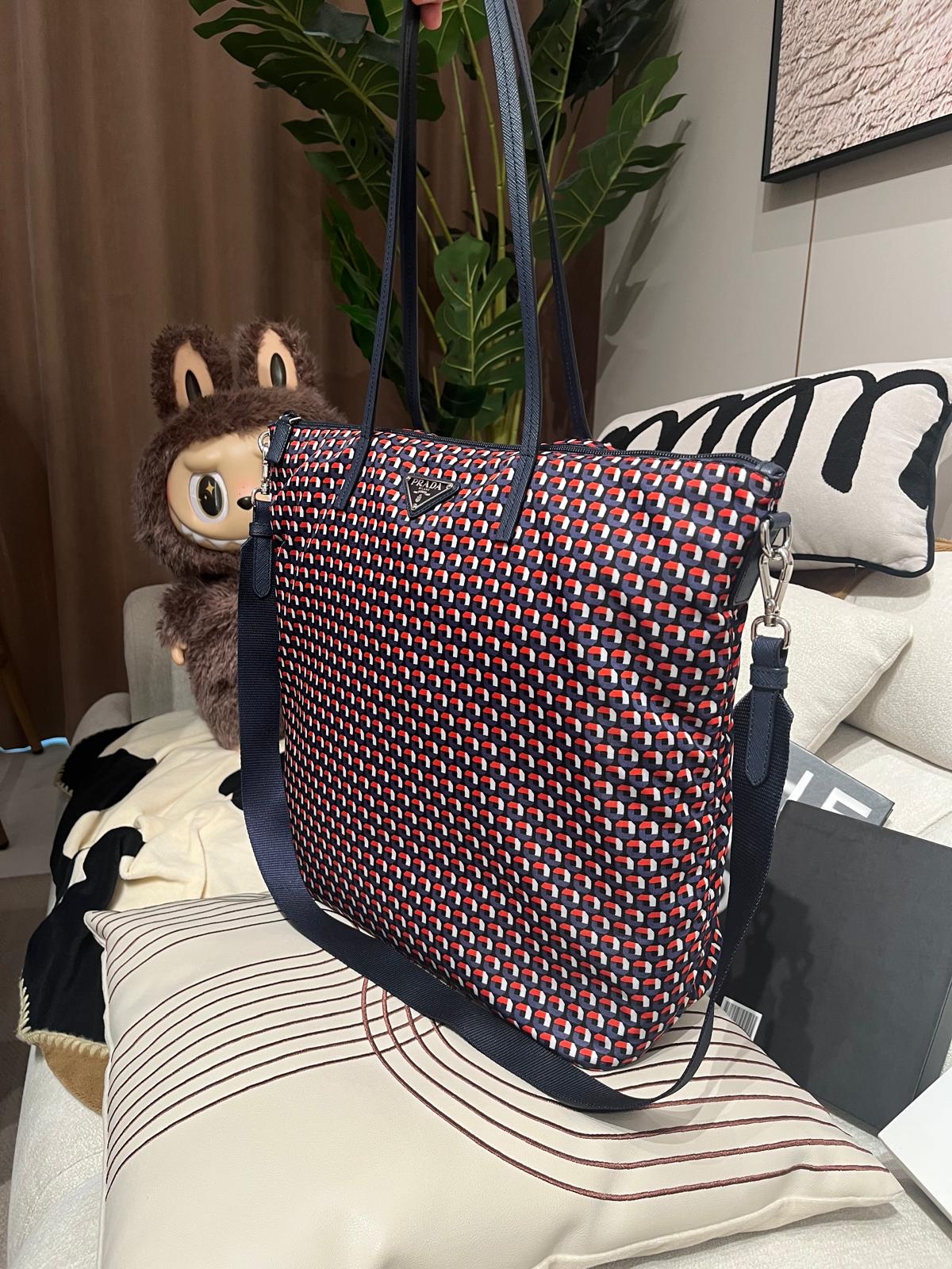 Prada 2way Bag nylon 100%Authentic, 98%new ✅ certificate card