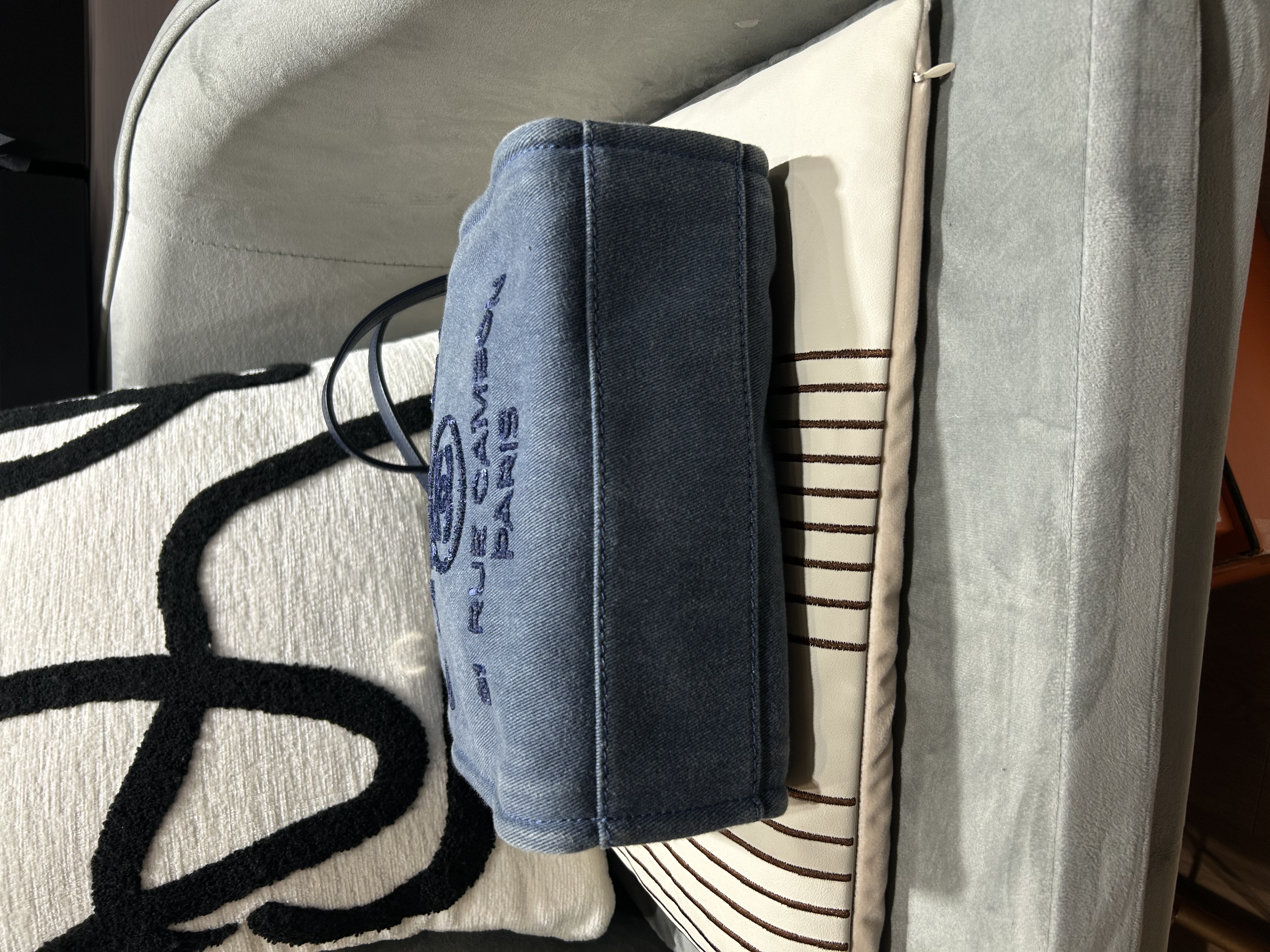 Chanel Denim Deauville Tote Bag Small 100%Authentic, 95%New ✅23Card✅Dust bag