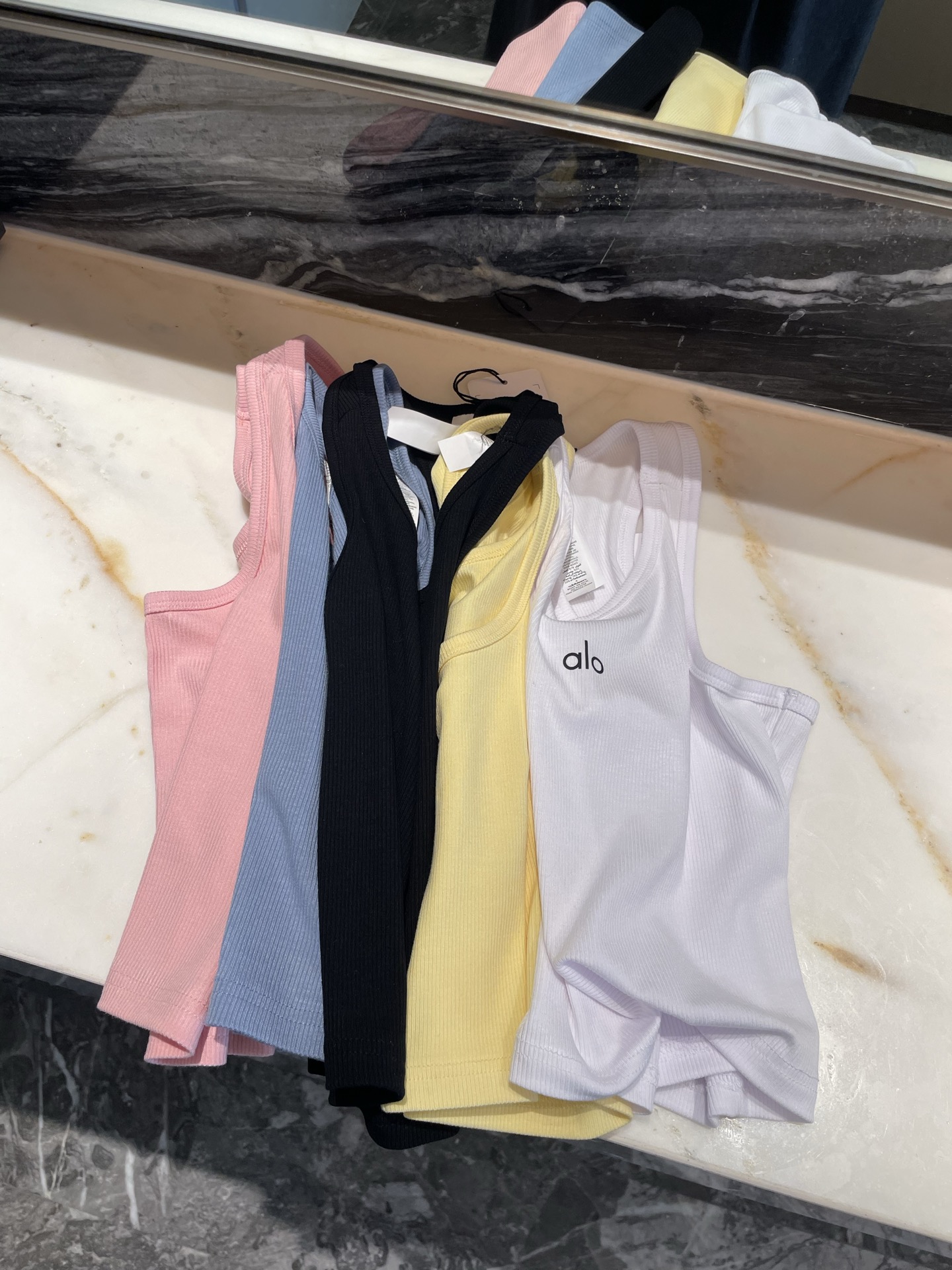 $88件。2件起$80件🔥 爆款！Alo瑜伽短款背心 🔥