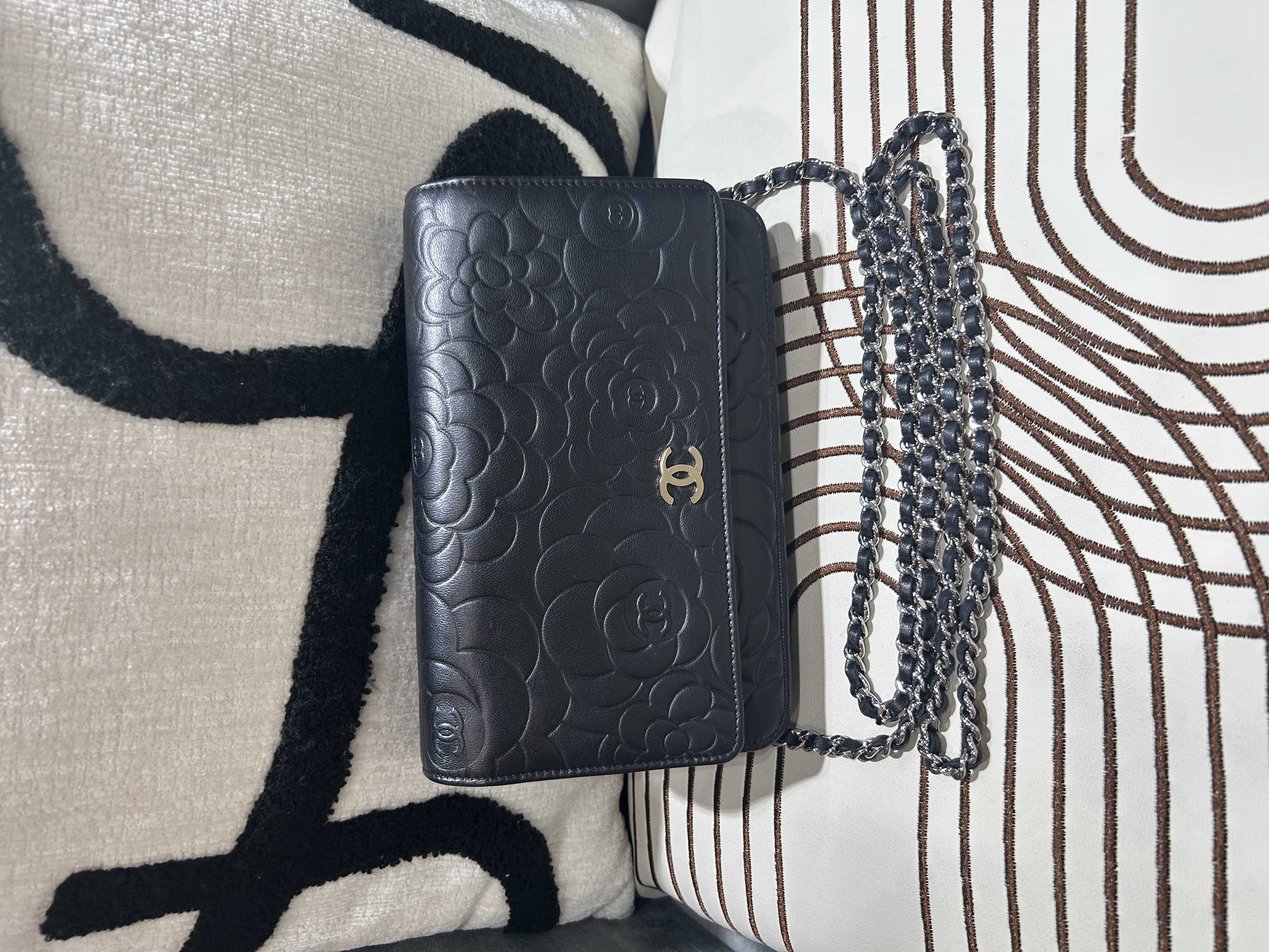Chanel 山茶花 Wallet On Chain 黑色銀鏈 100%Authentic, 98%New ☑️15Card☑️Box