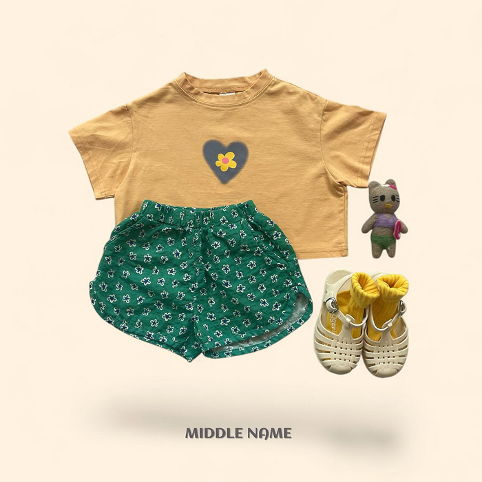 🇰🇷middle name tee