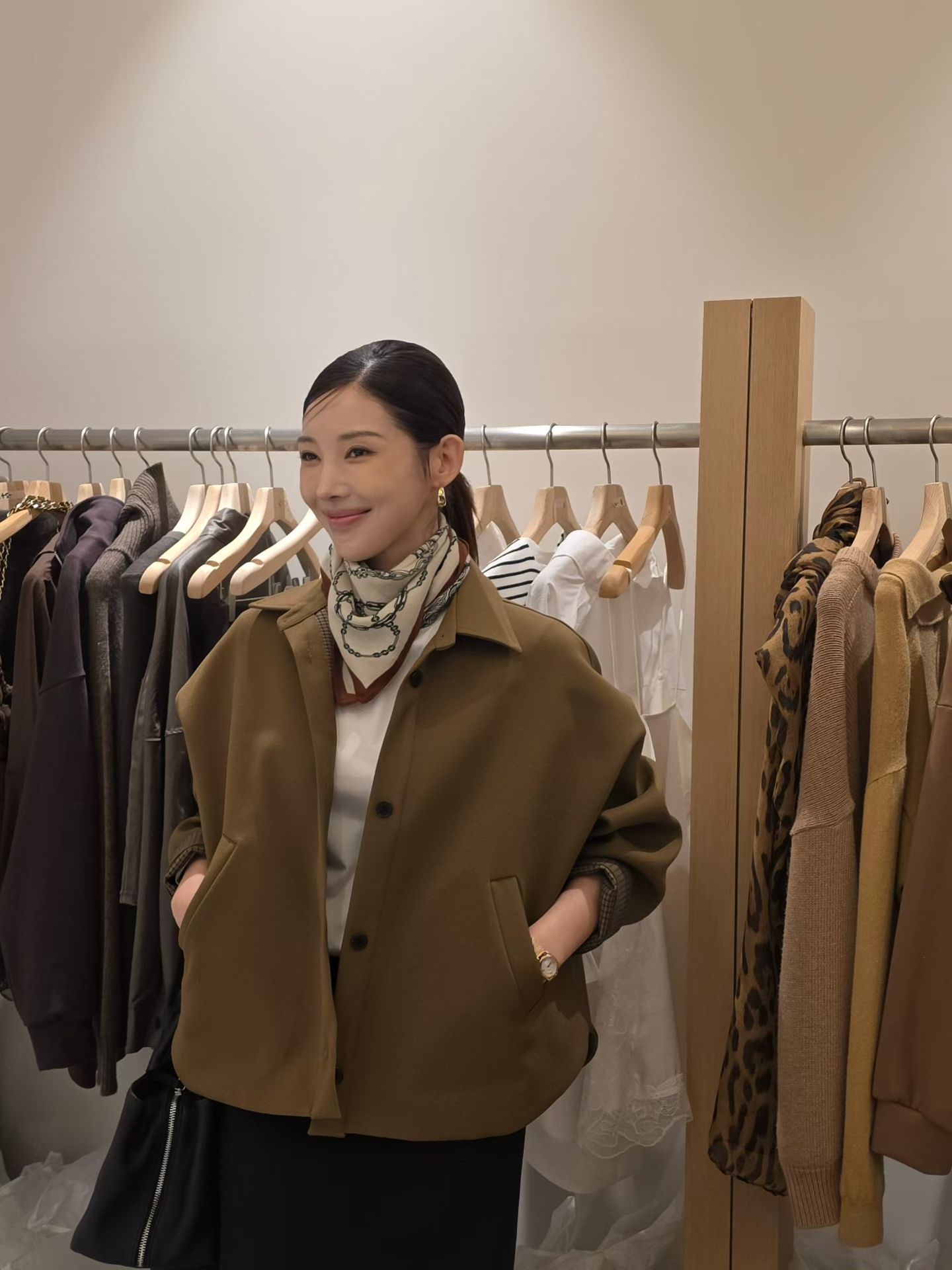 Elegant chain scarf