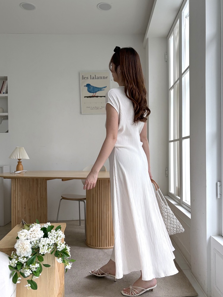 Elea Ribbed Flowy Dress (Ivory)