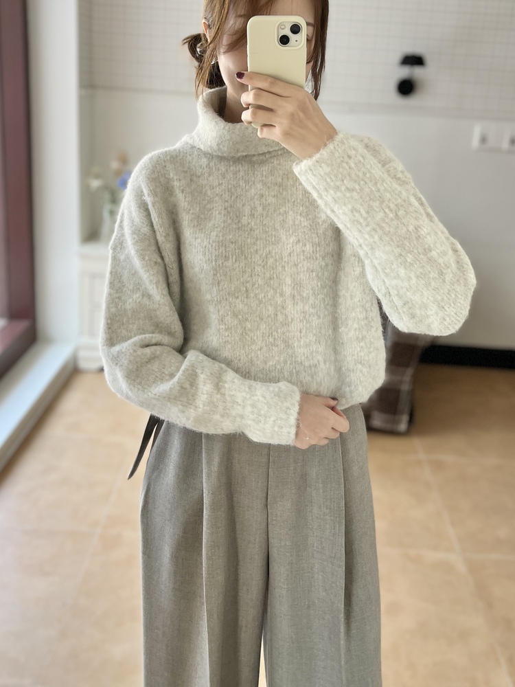 The Souffle Soft Sweater (Oat)