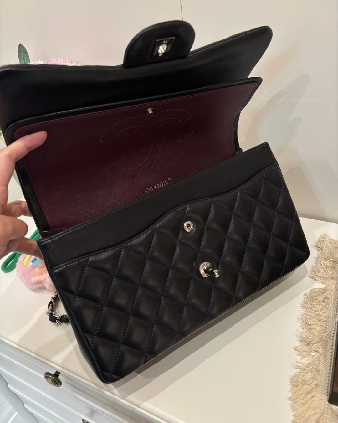 Chanel classic flap 30cm,jumbo A58600 黑色羊皮銀扣100%Authentic ,95%new ✅card ✅塵袋✅box 