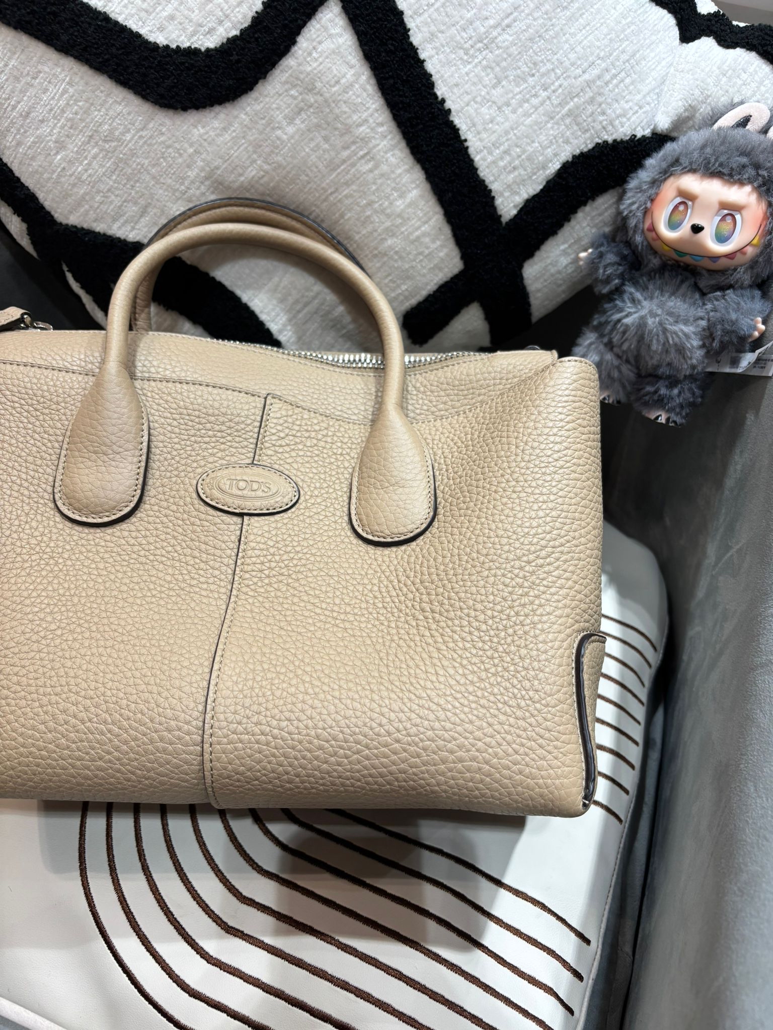 TOD’S Beige Calfskin Di Bag 2 way bag with pouch 米色小牛皮 100%Authentic, 98%anew ✅Strap✅Dust bag