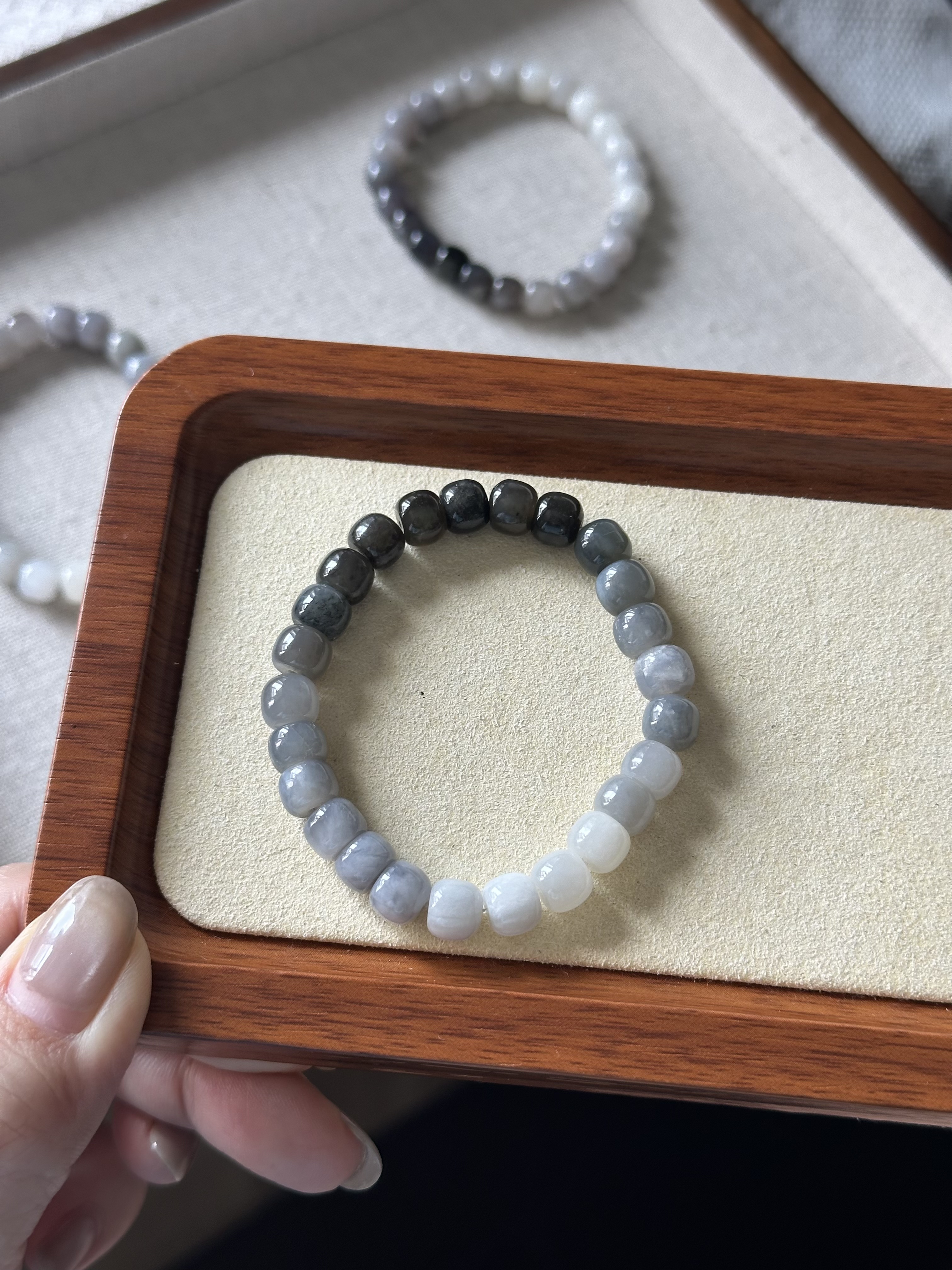 渐变和田 灰色｜ Hetian Jade Grey