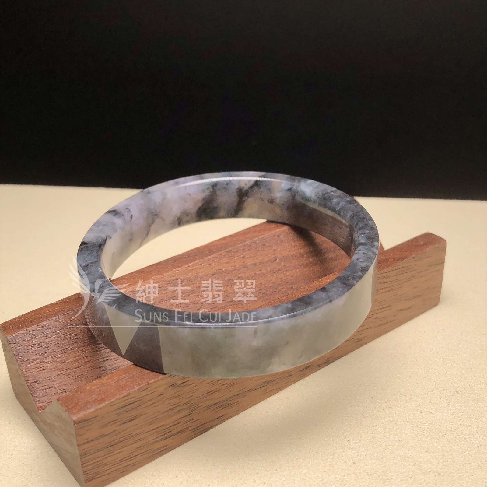 山水烏雞方貴妃鐲54.7mm C06241