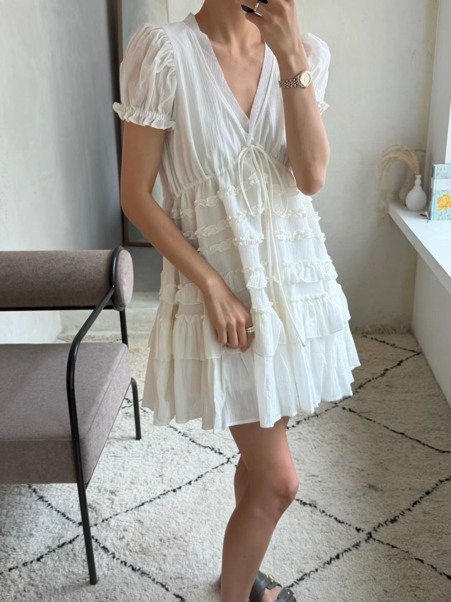 Girly V-neck shirred dress