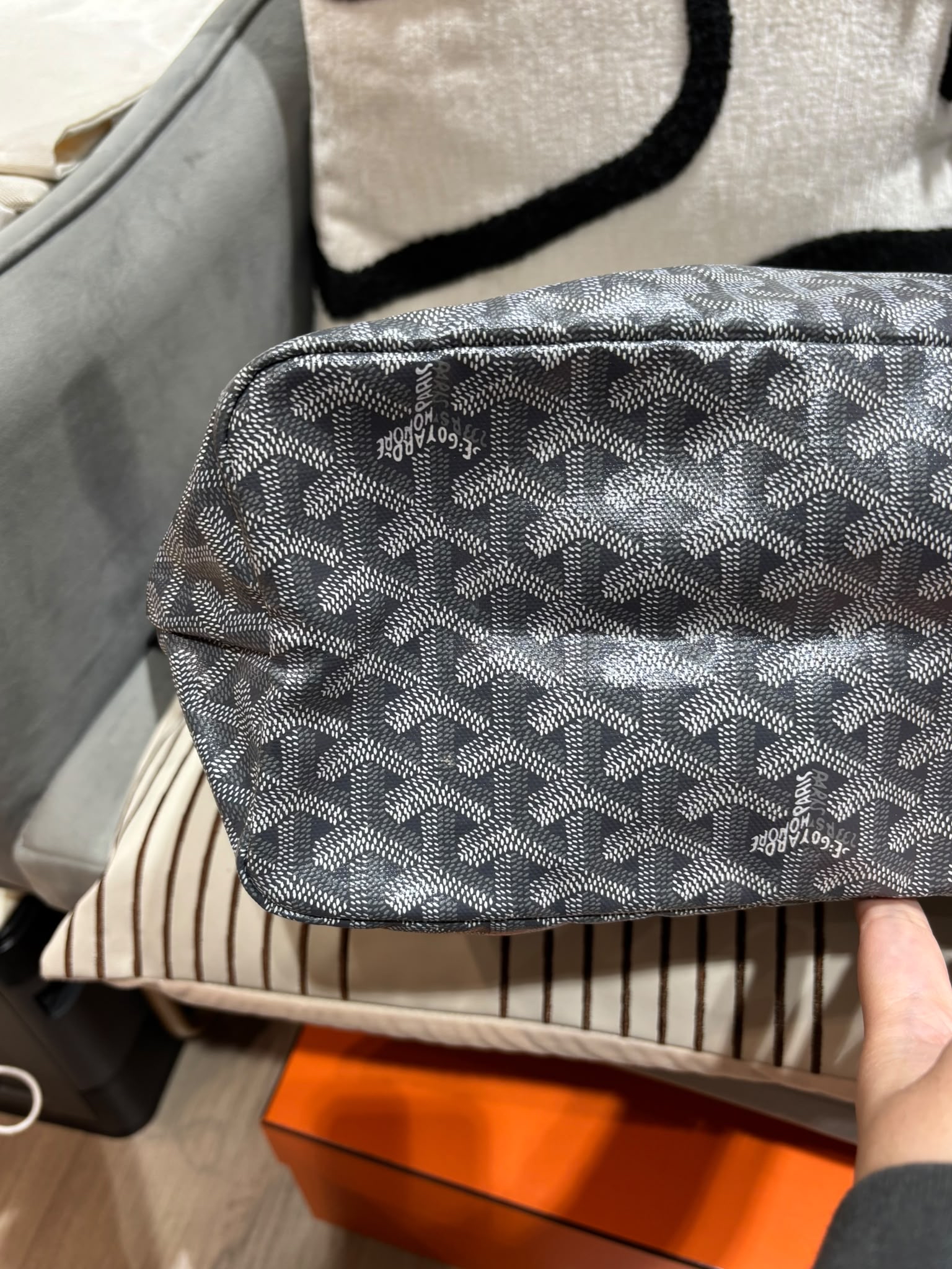 Goyard boheme hobo bag   100%Authentic, 98%New ✅Dust bag