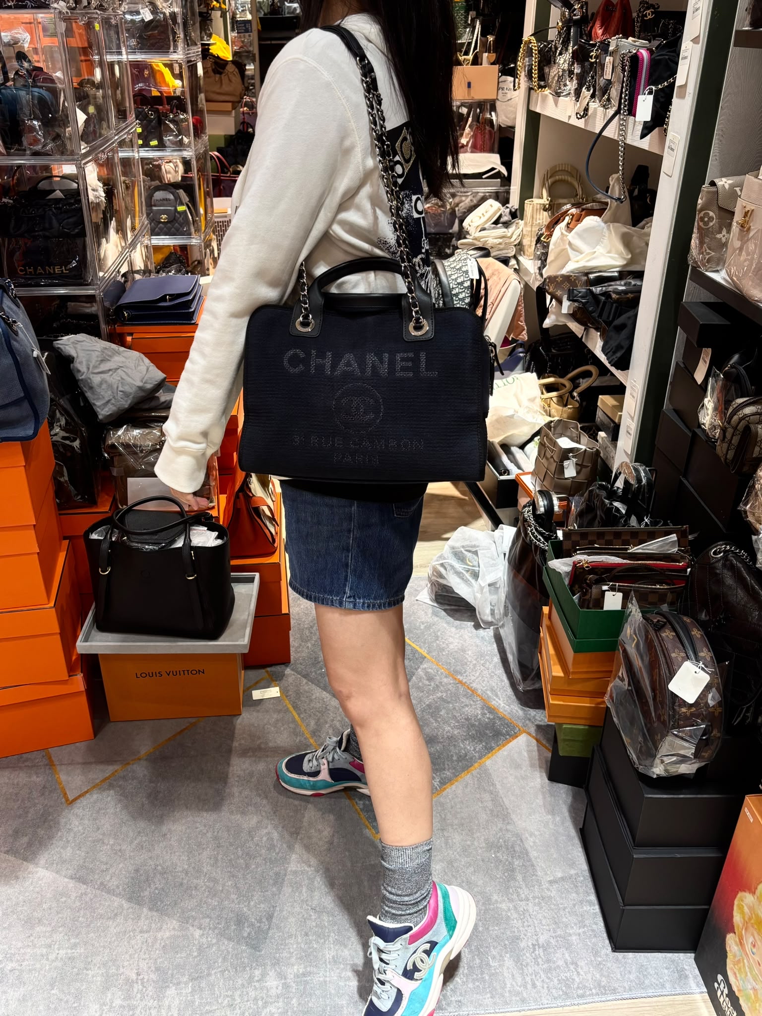 Chanel deauville Boston bag  Navy 100%Authentic,98%new  ✅晶片✅Dust bag 