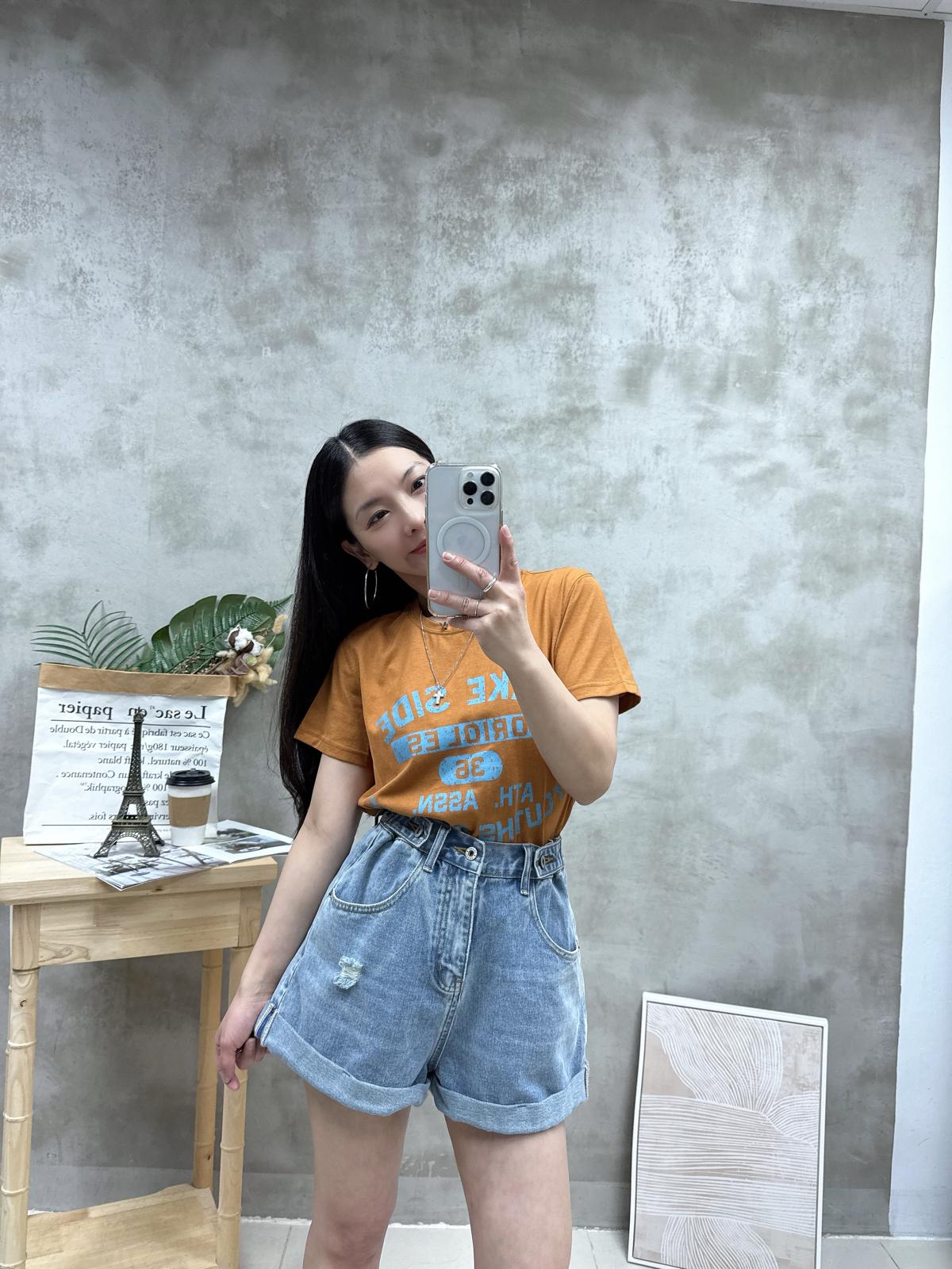 雙扣鈕磨爛褶腳牛仔短褲