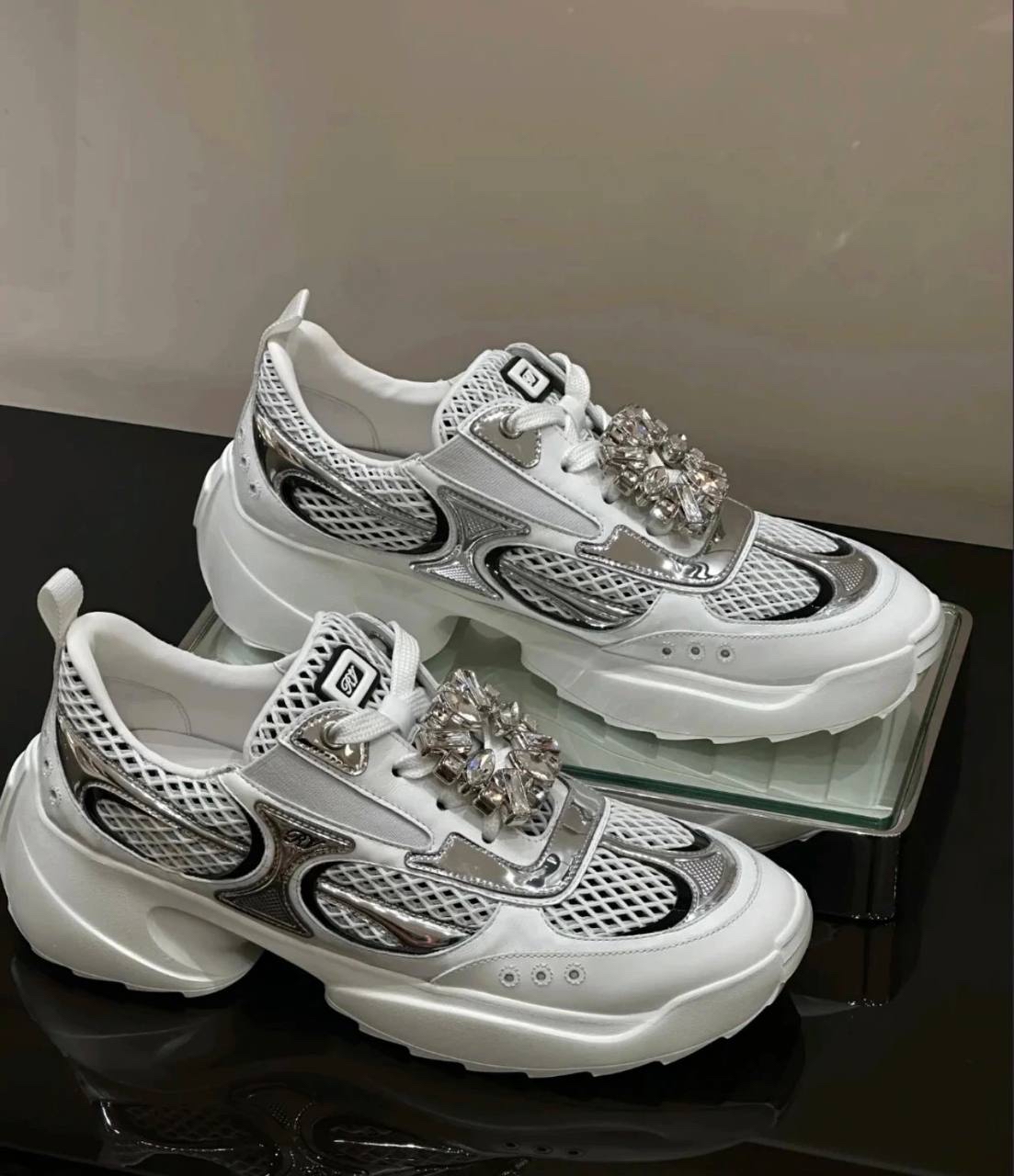 限時優惠‼️訂貨📮RV Viv’ on the run 小鑽扣sneaker  Size 35/36/36.5/37/38/38.5/39/40