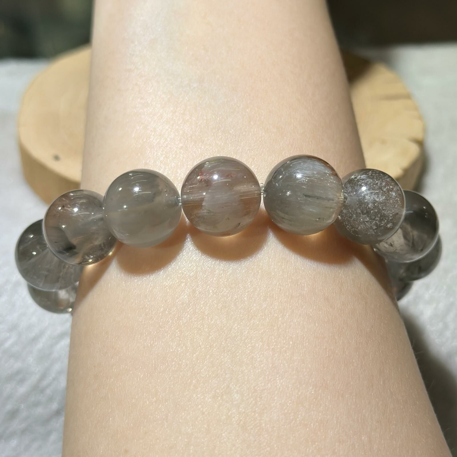 大m✨灰藍兔毛手串 14 mm +/-