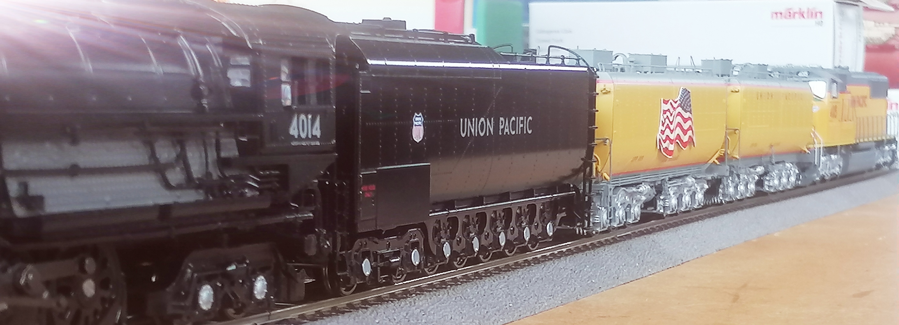 HO Bigboy 動力全編乘 #4014+SD70M #4015 + 雙UP水柜車 DCC Sound and Smoke