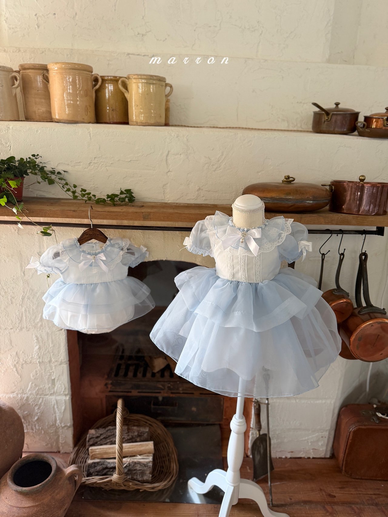 ☀️預訂 韓國直送☀️🇰🇷Marron兩色寶石絲帶蕾絲薄紗泡泡袖包屁裙