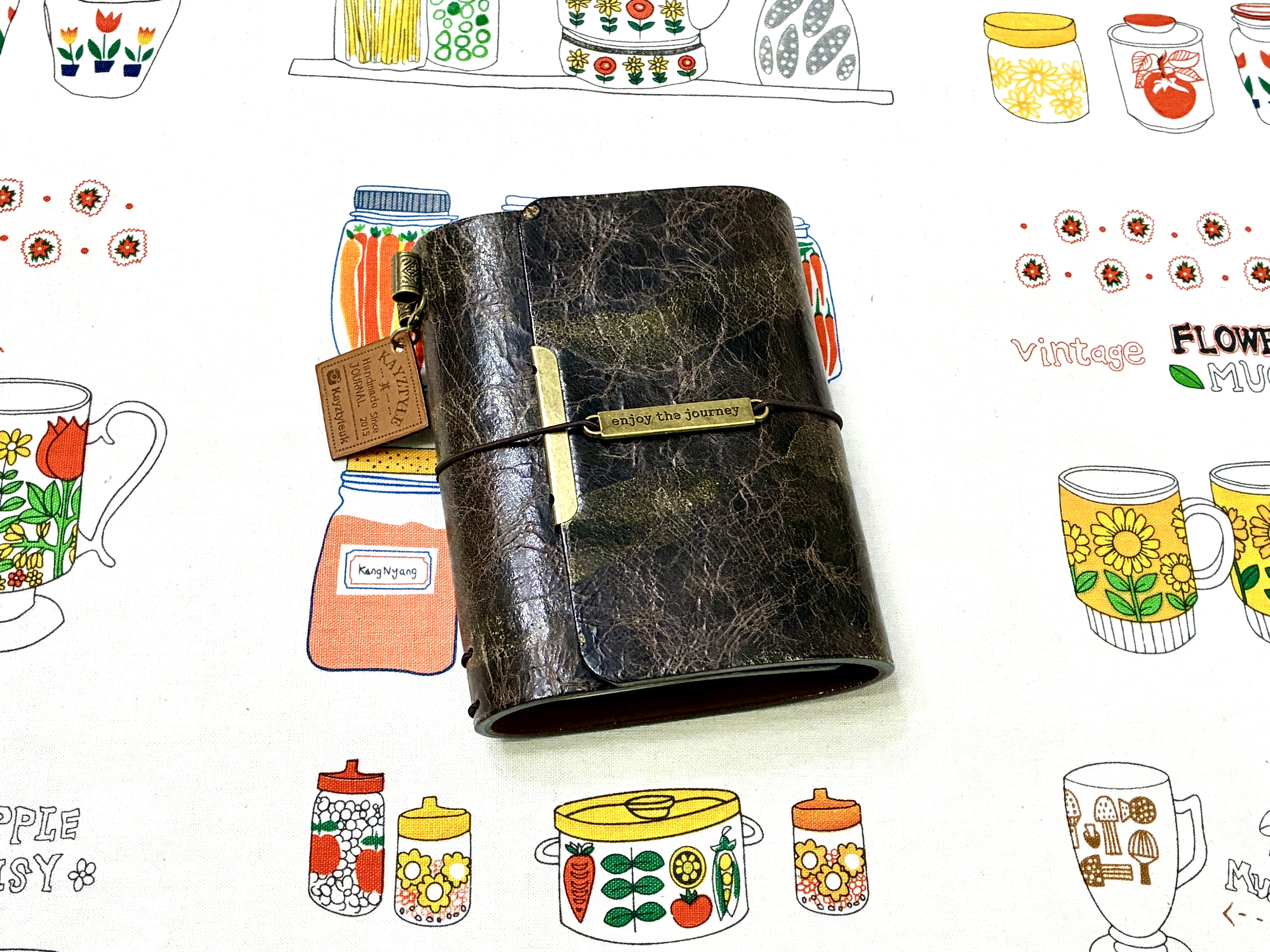 Write your story on something that lasts （3-fold)