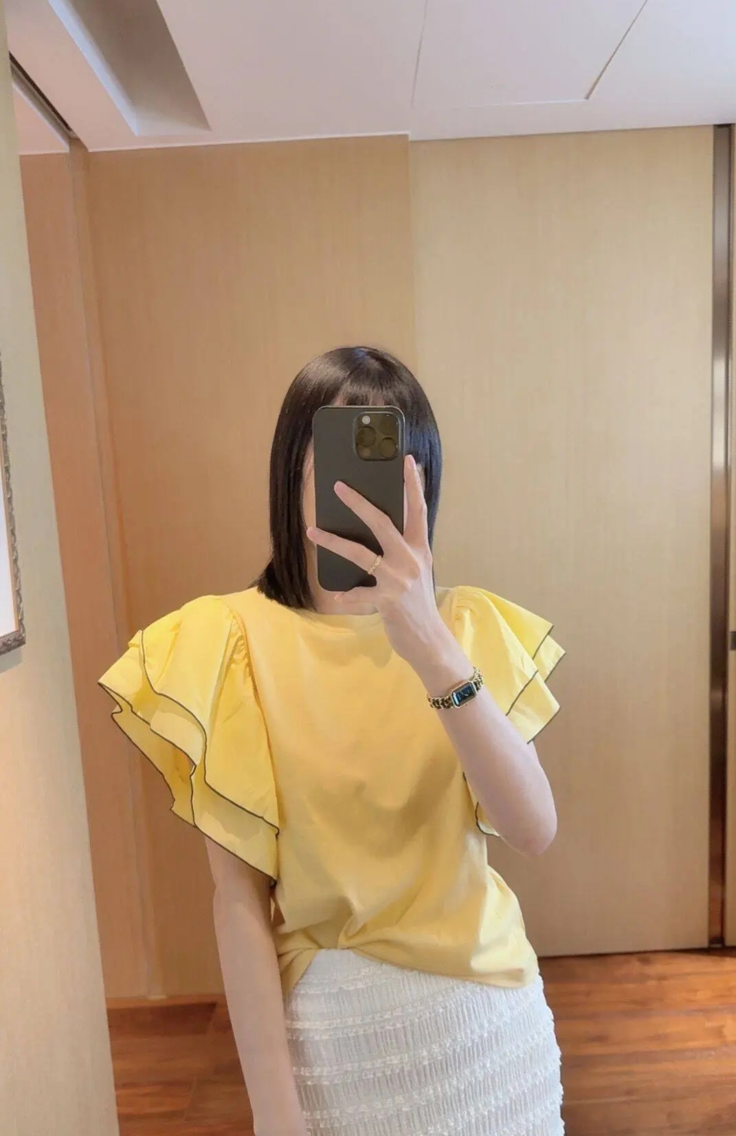 Layered Ruffle Sleeve Statement T-Shirt ‖ 层叠荷叶袖拼接设计感T恤 KR017716