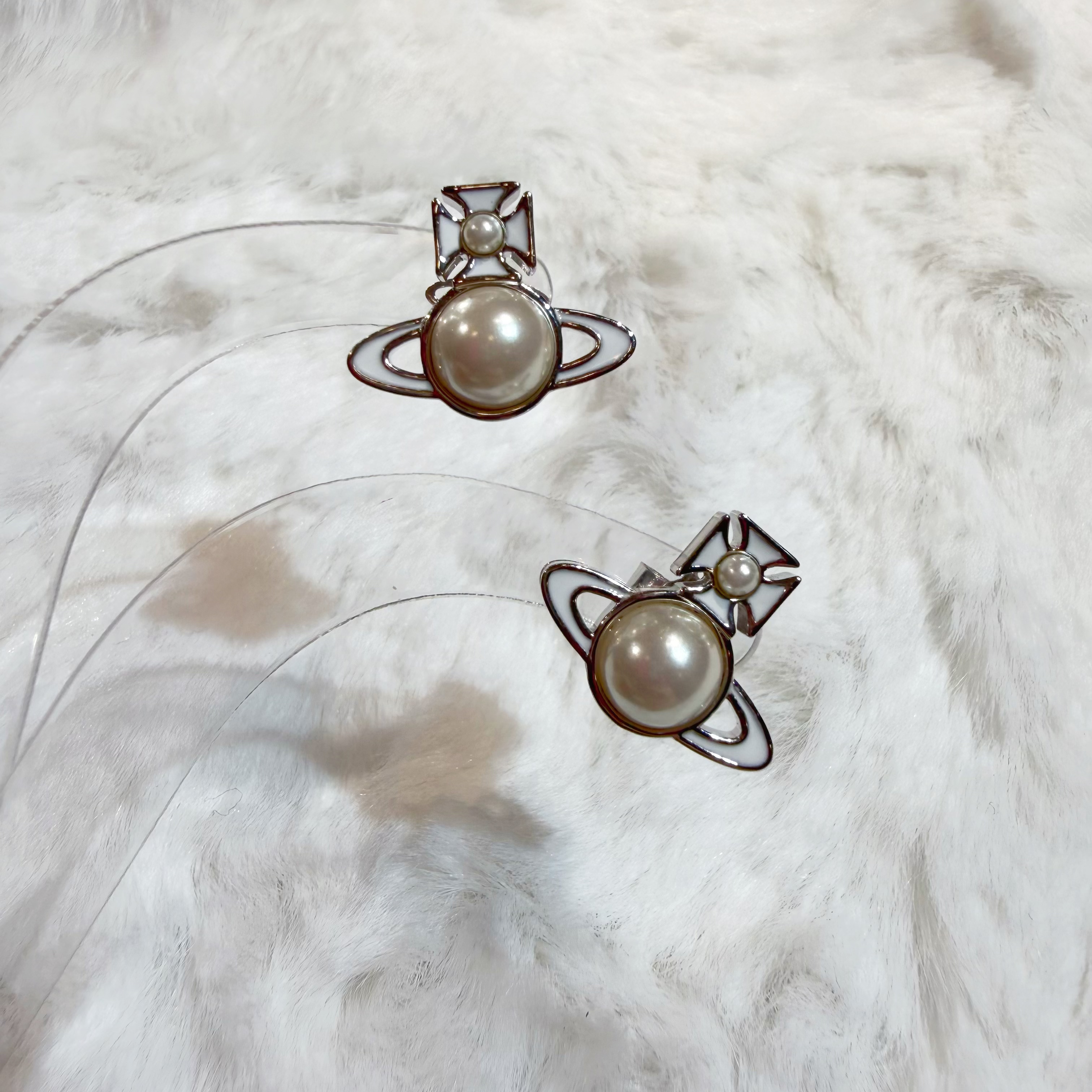 VW Tillya earrings pearl ob/W