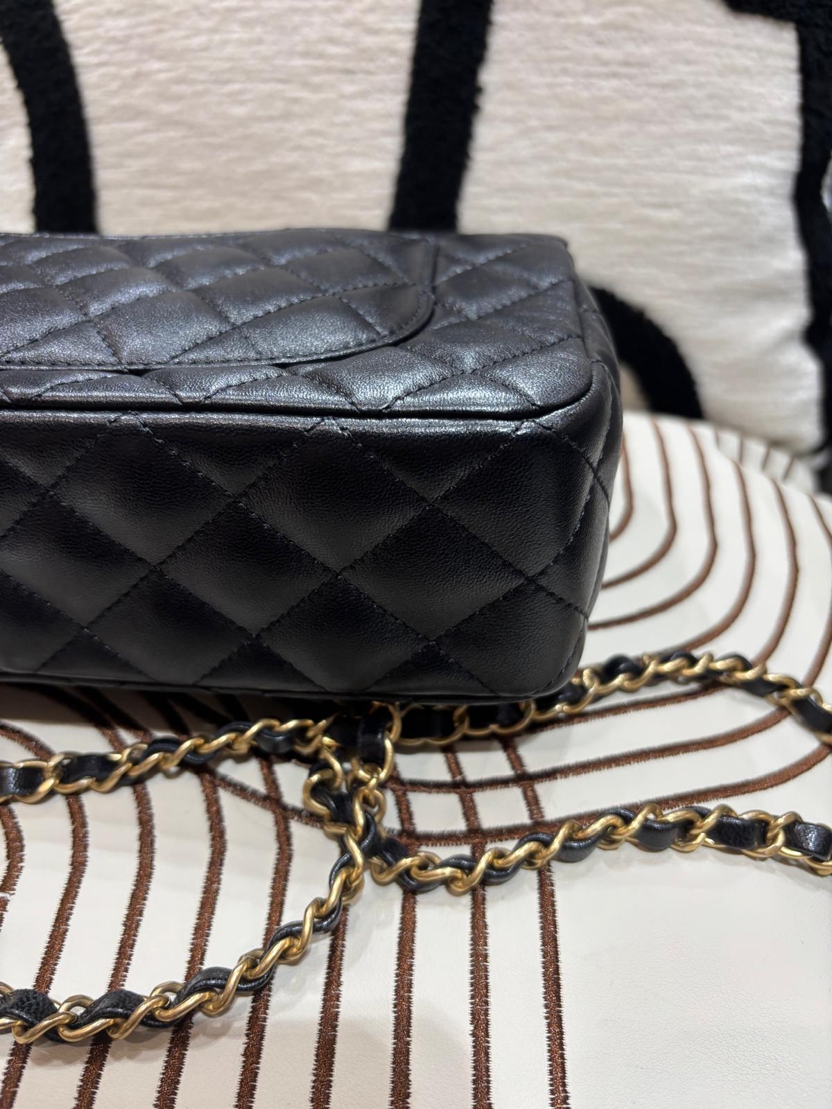 未使用品 Chanel flap bag with handle 黑色牛皮金扣留空手柄 24C，100%Authentic, 99%New unused  ✅收據✅晶片✅Dust bag✅box