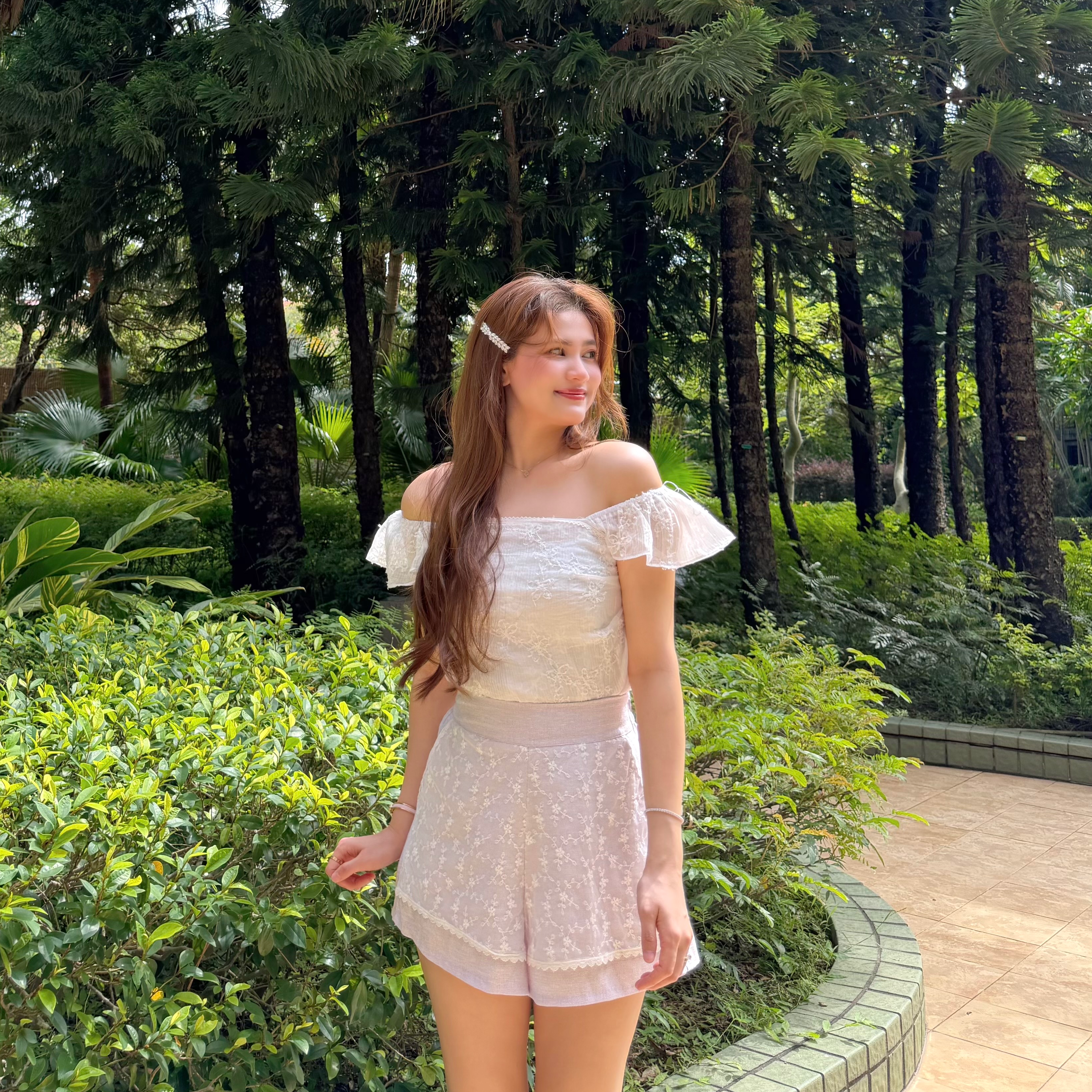 #HANNA-made# Whisper Ruffle Embroidered Blouse