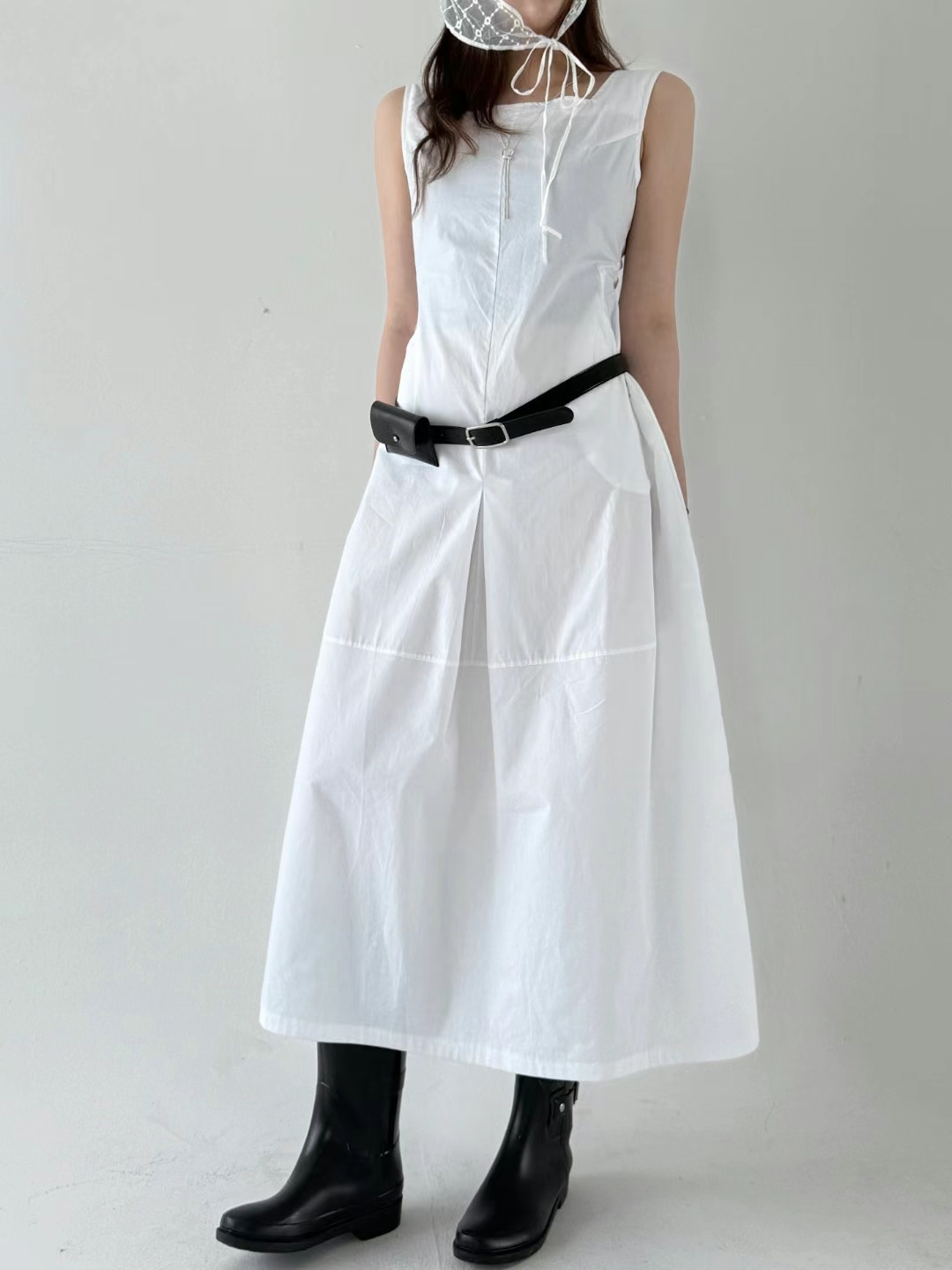 Square Neck Sleeveless Dress with Structured Seams ‖ 方领无袖立体剪裁连身裙 KR02401701