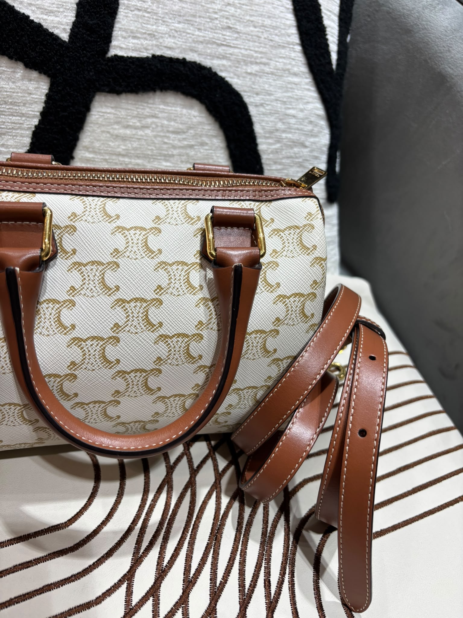 CELINE Triomphe Small Boston 2way bag 100%authentic, 95%New ✅Dust bag