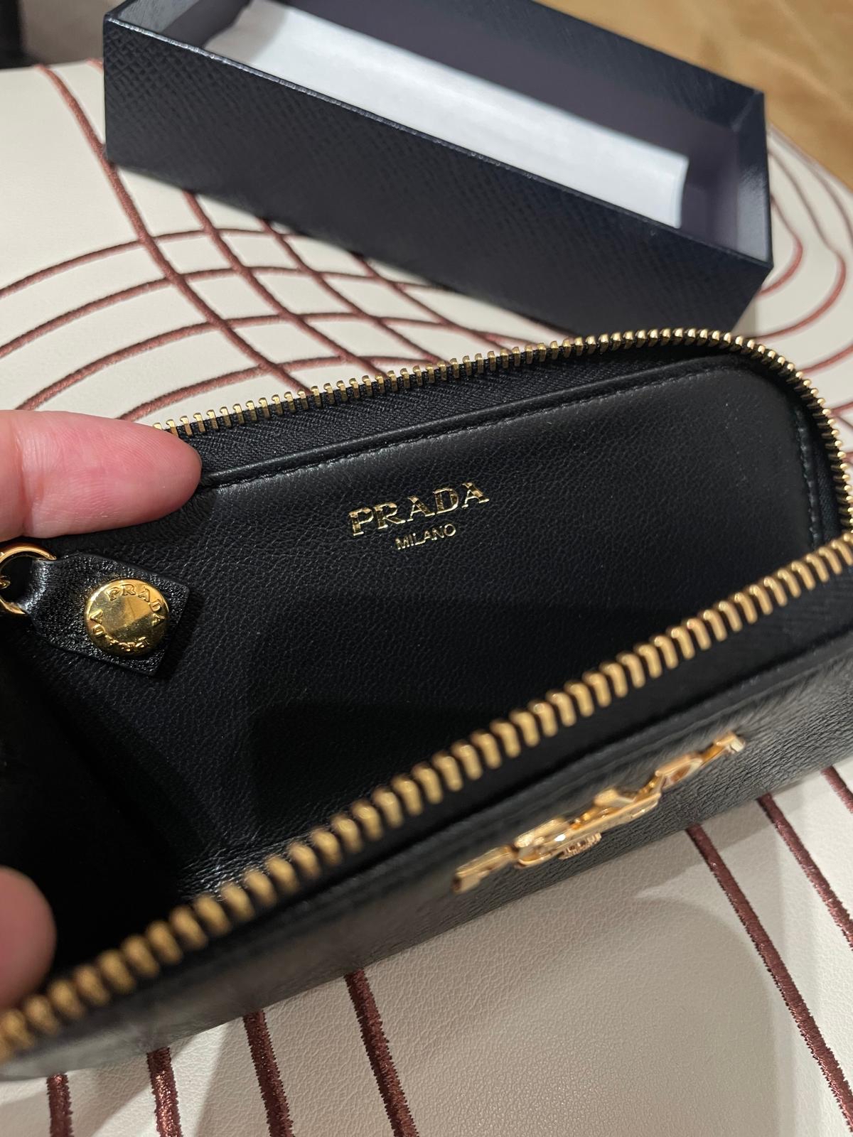 未使用品 PRADA Key Holder Pouch Wallet 黑金牛皮 100%Authentic,unused ✅BOX