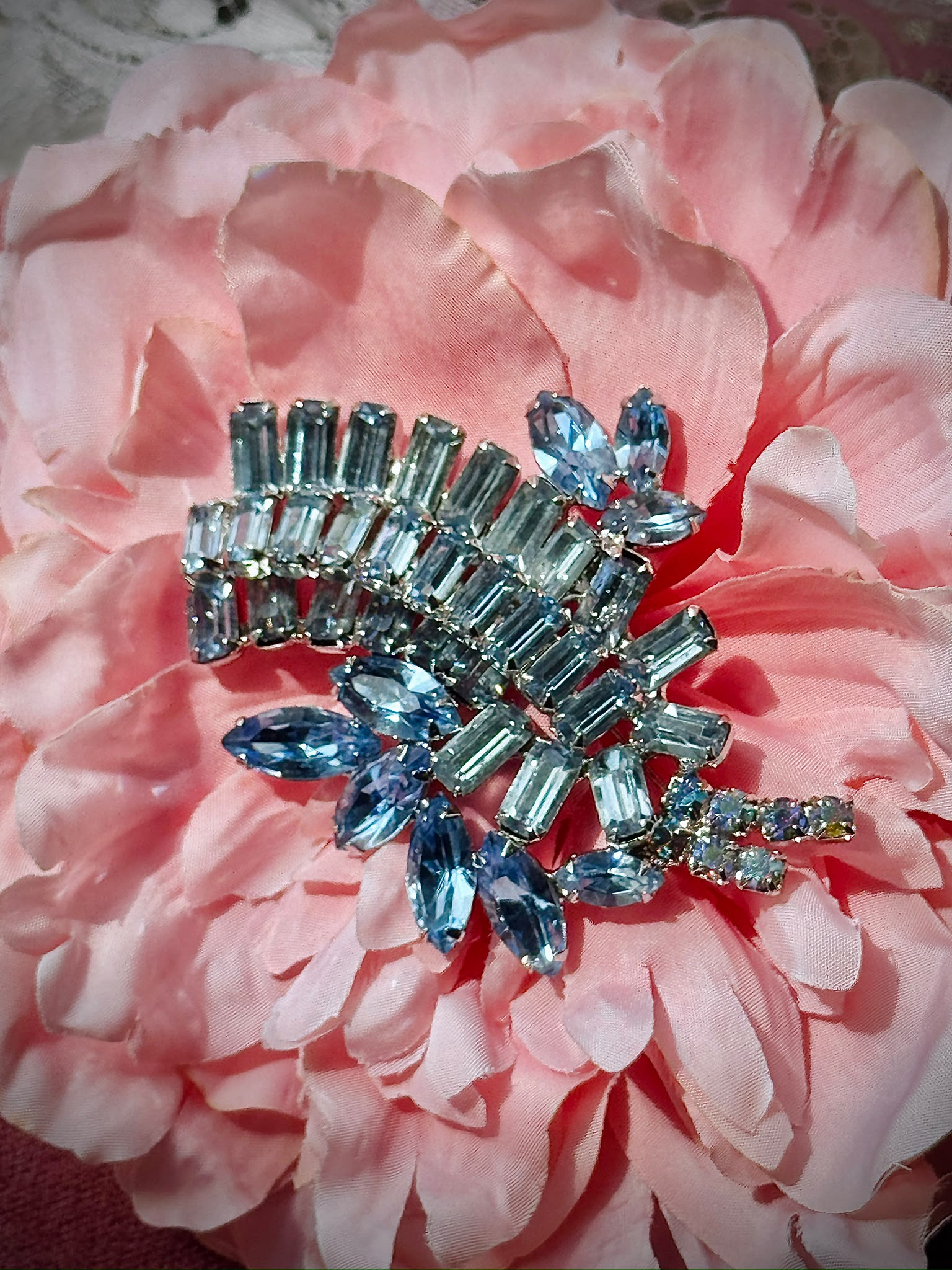 Vintage 1950s Blue Rhinestone Rhodium-Plated Statement Brooch （MT2589-29)