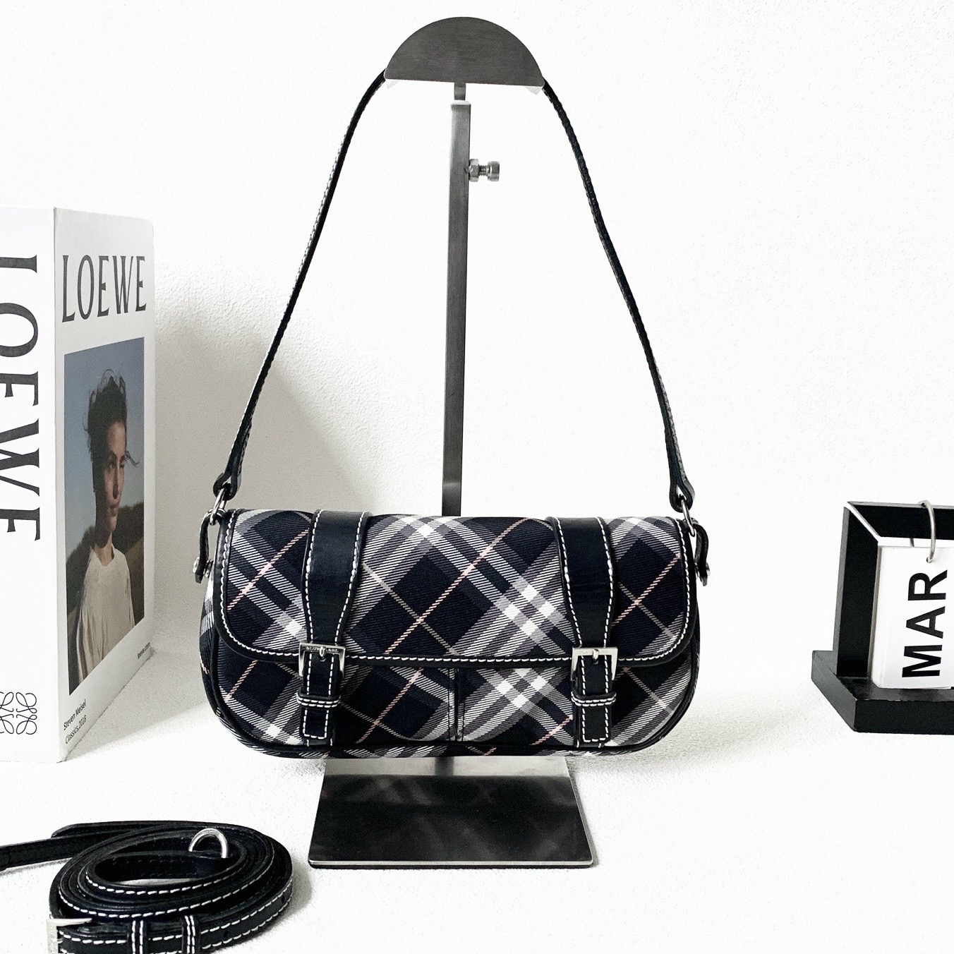 【預訂貨品】Burberry黑白格紋法棍包