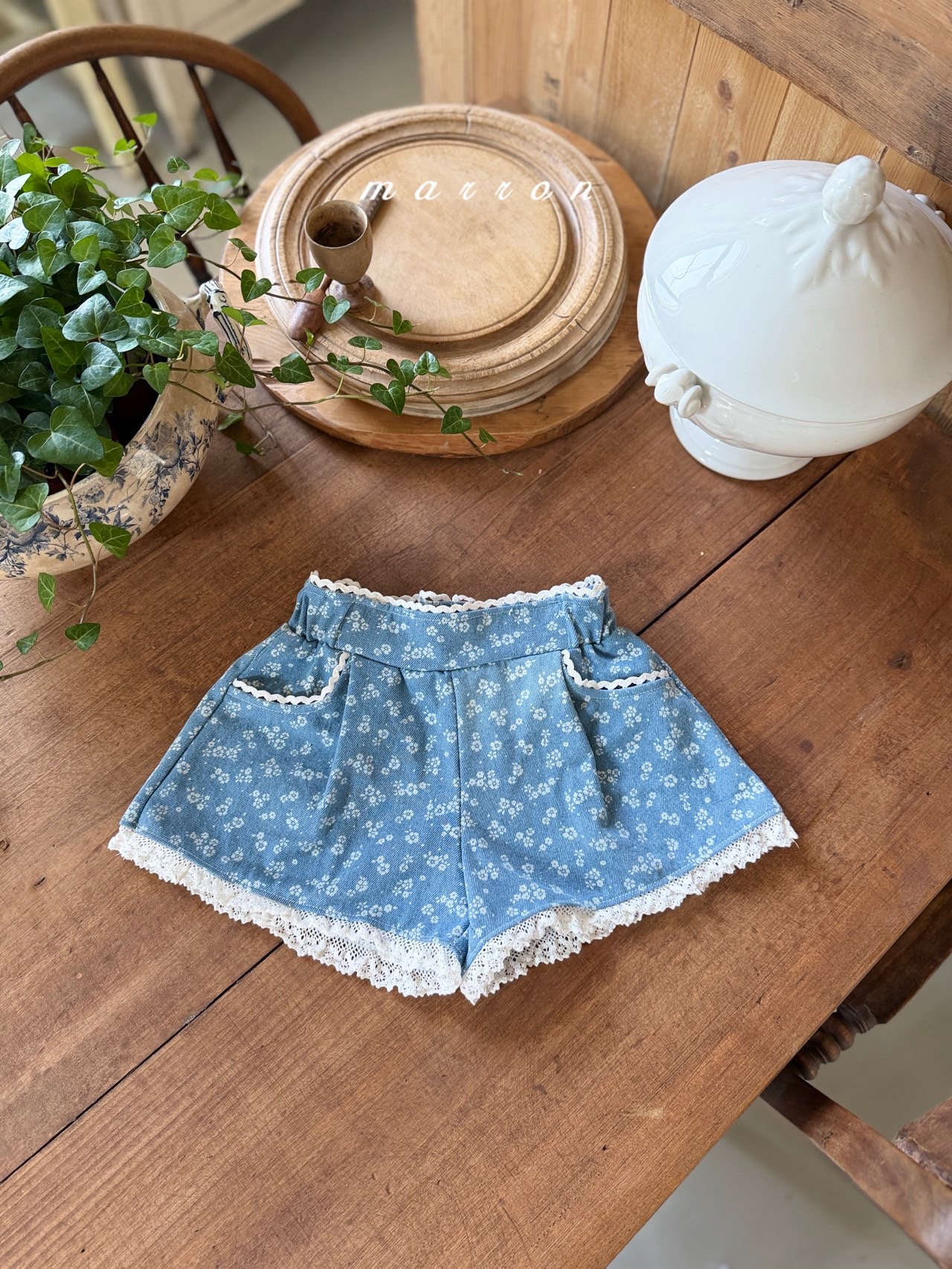 ☀️預訂 韓國直送☀️🇰🇷Marron花卉蕾絲花邊牛仔短褲