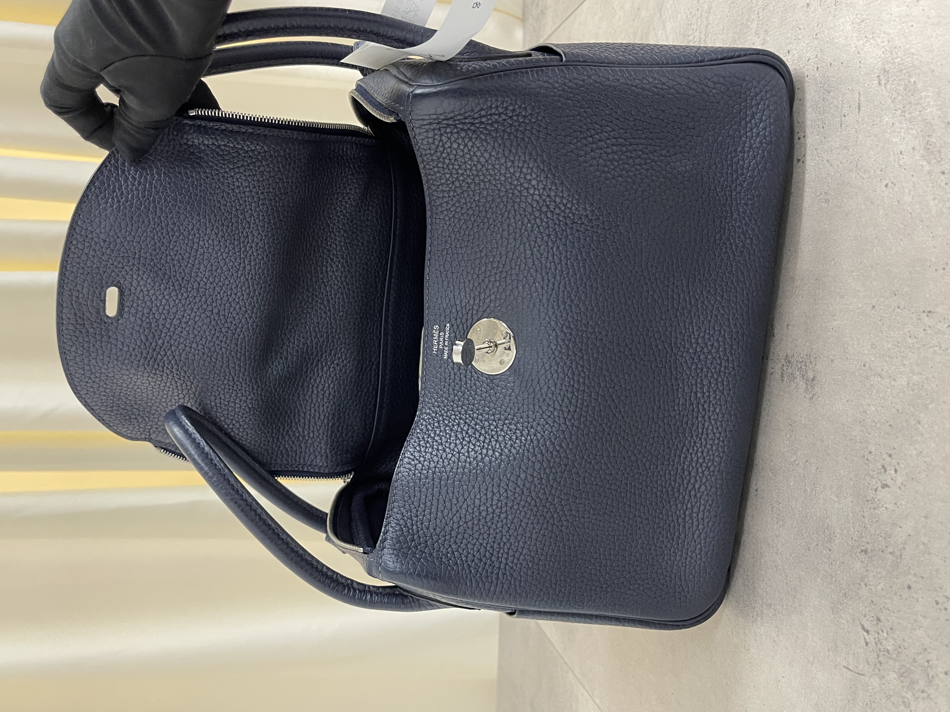 Pre-owned Hermes Lindy 26/ Stamp X/ Product Code: 26012411