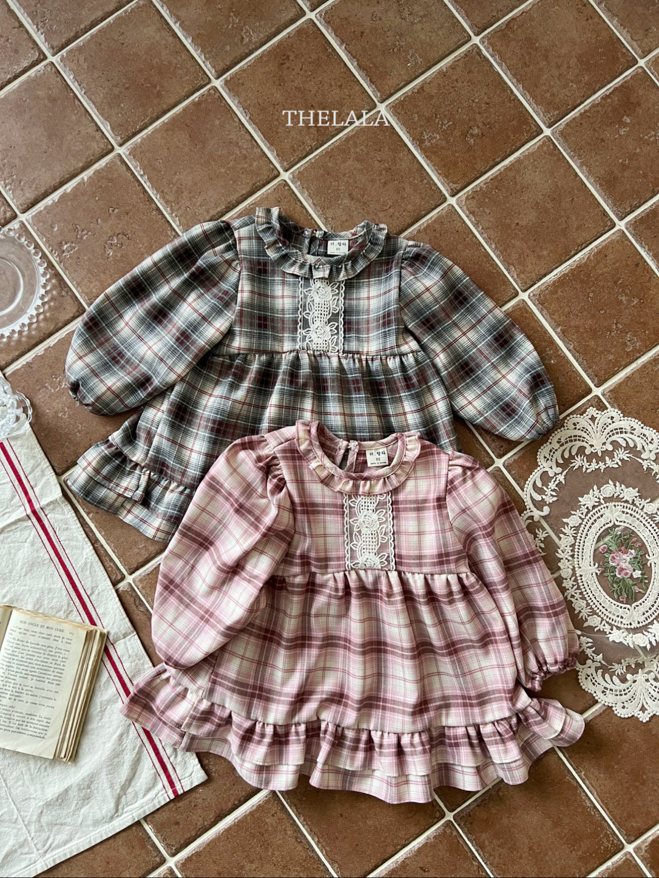 🌸預訂 韓國直送🌸🇰🇷THELALA兩色蕾絲荷葉邊格紋長袖連身裙